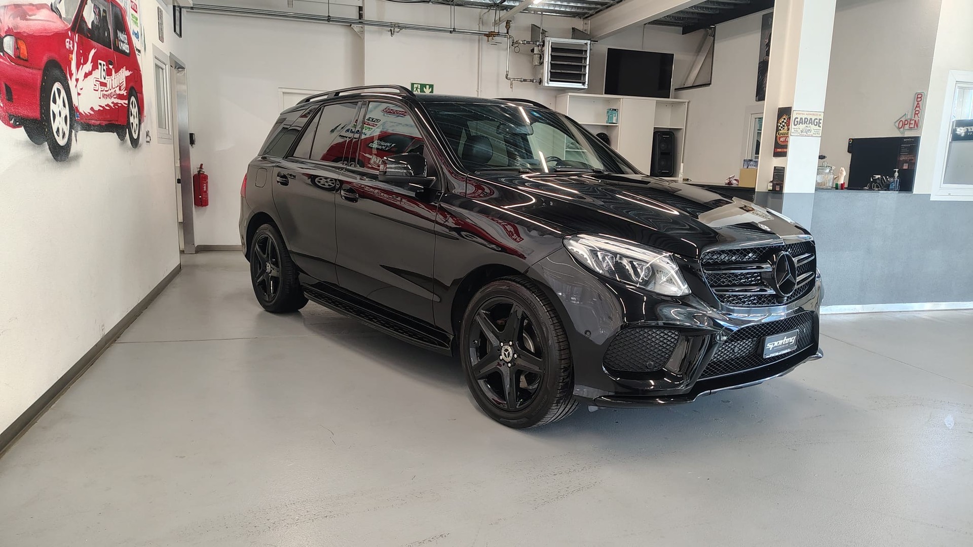 MERCEDES-BENZ GLE 250 d AMG 4Matic 9G-Tronic-image-3