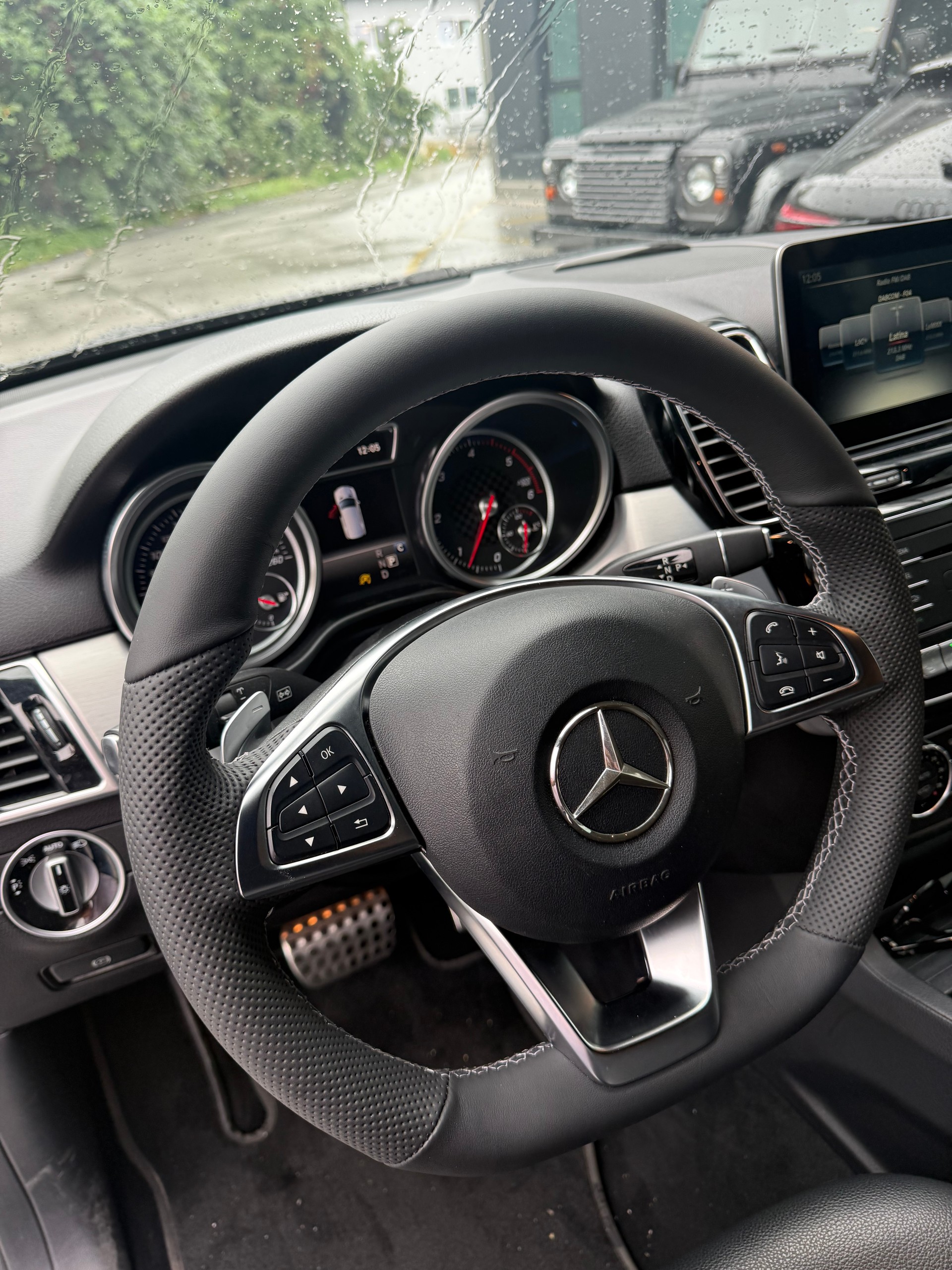 MERCEDES-BENZ GLE 250 d AMG 4Matic 9G-Tronic-image-15