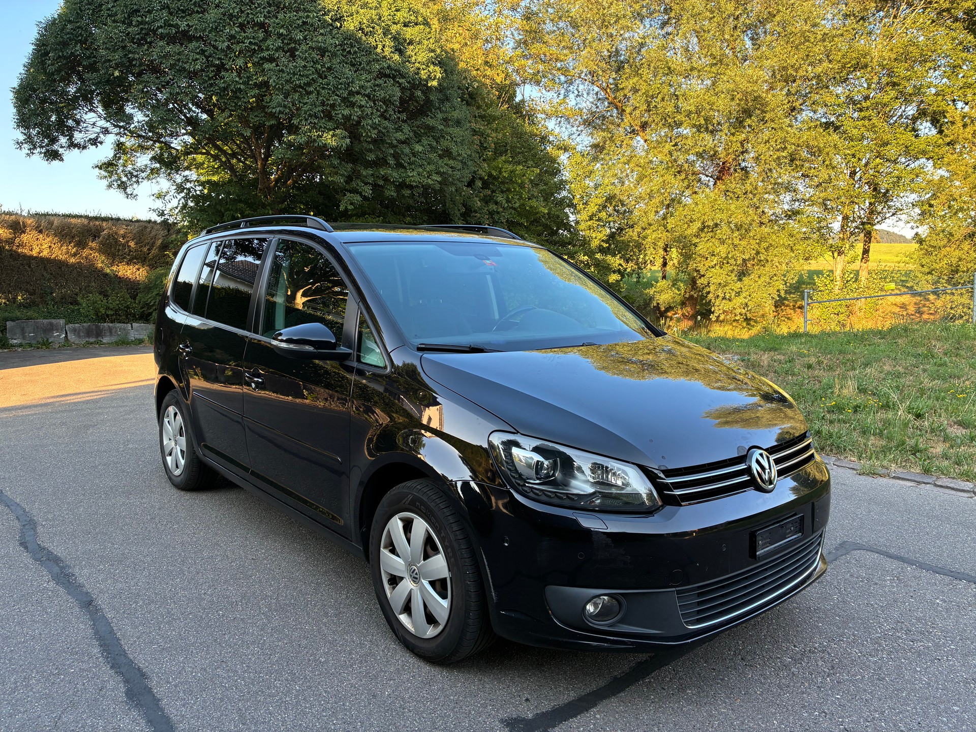 VW Touran 2.0 TDI BMT Comfortline DSG-image-1