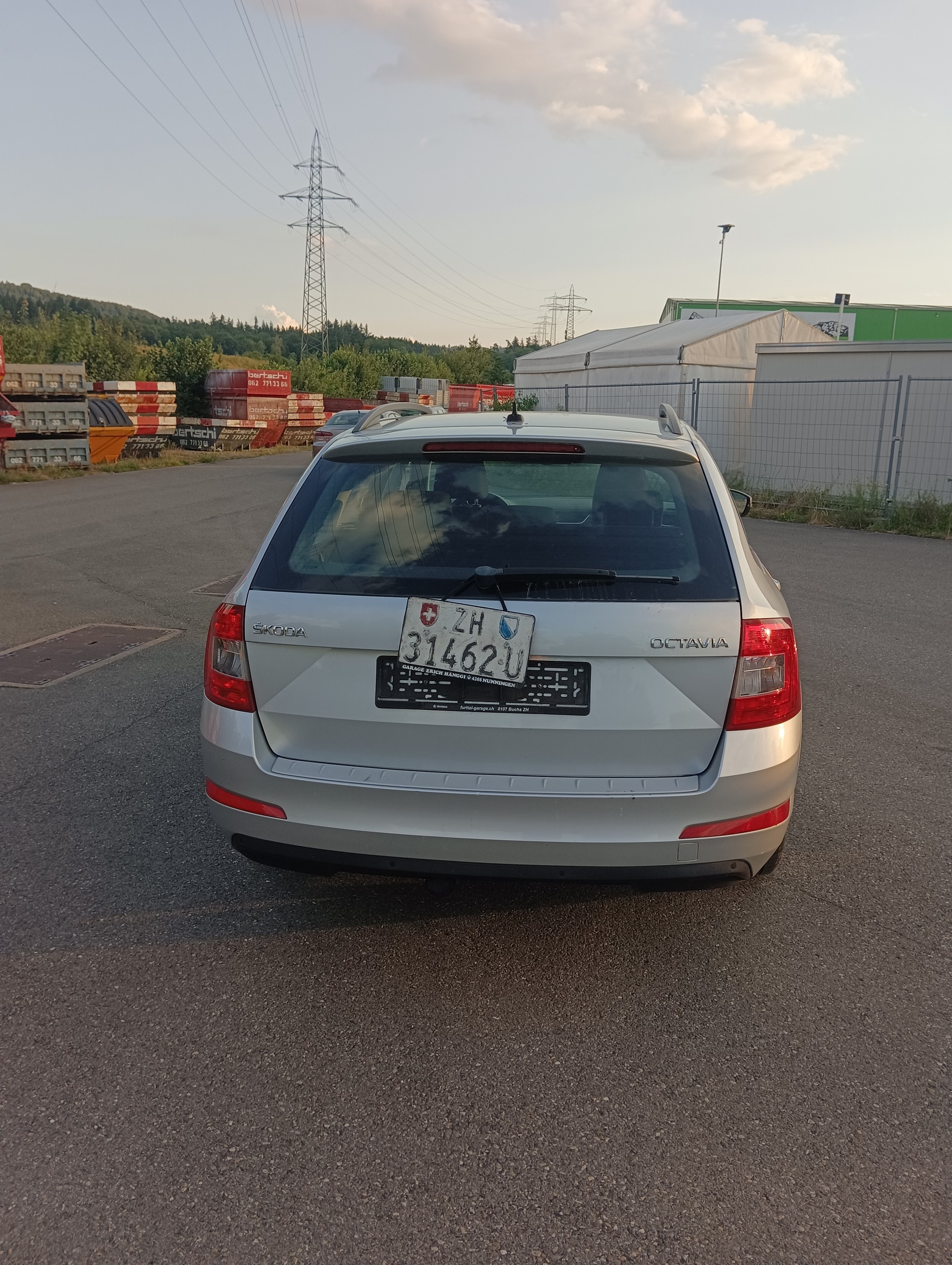 SKODA Octavia Combi 1.6 TDI Style DSG-image-3