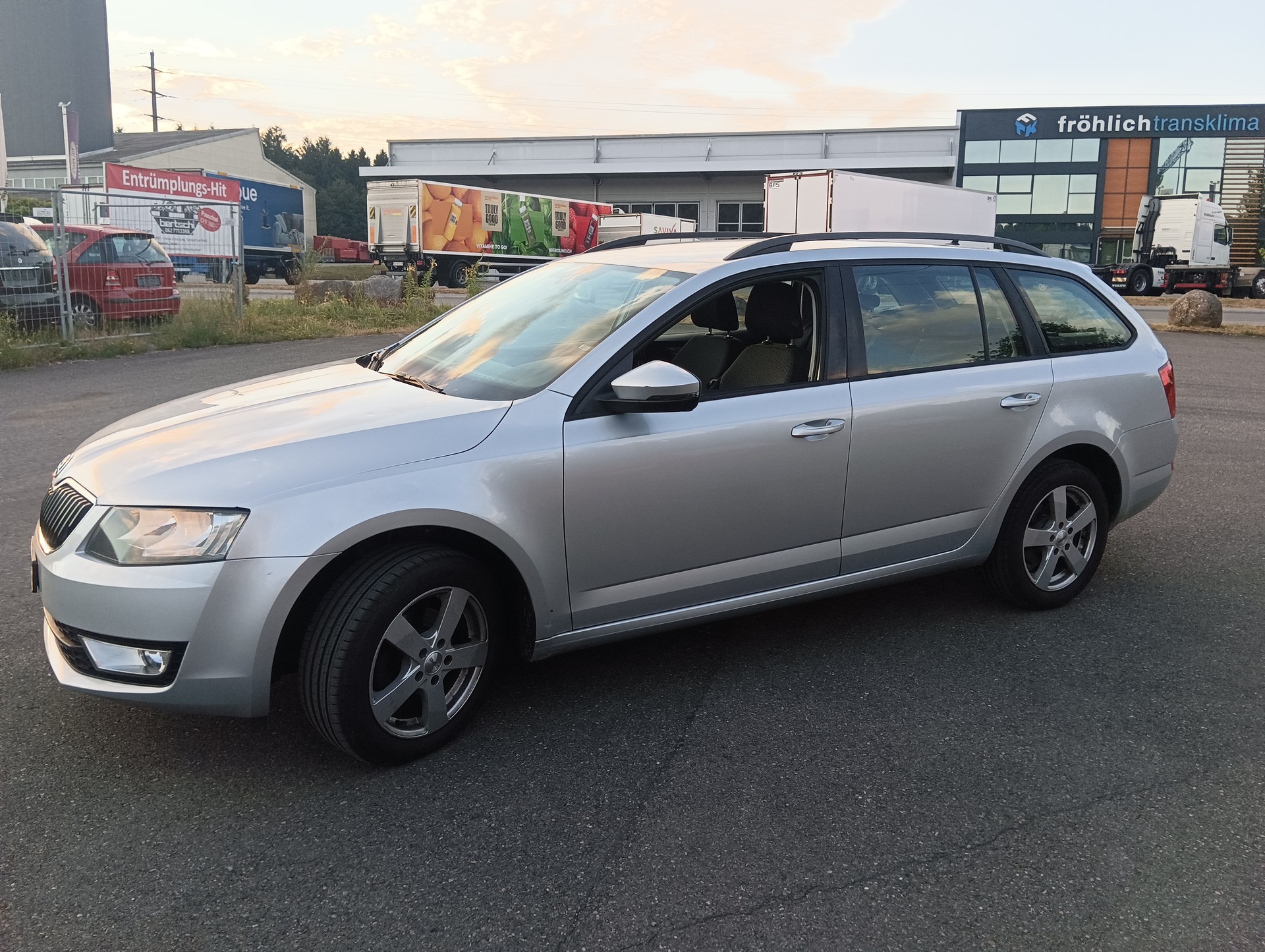 SKODA Octavia Combi 1.6 TDI Style DSG-image-5