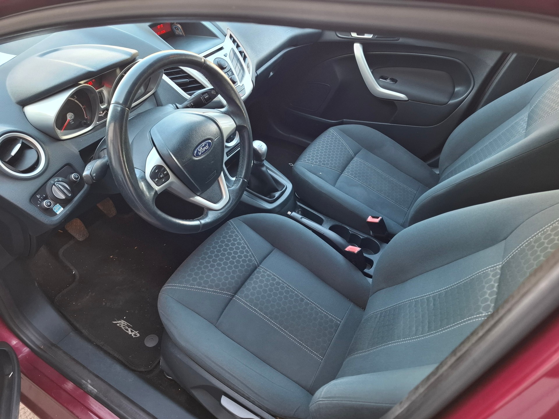 FORD Fiesta 1.25 16V Ambiente-image-10