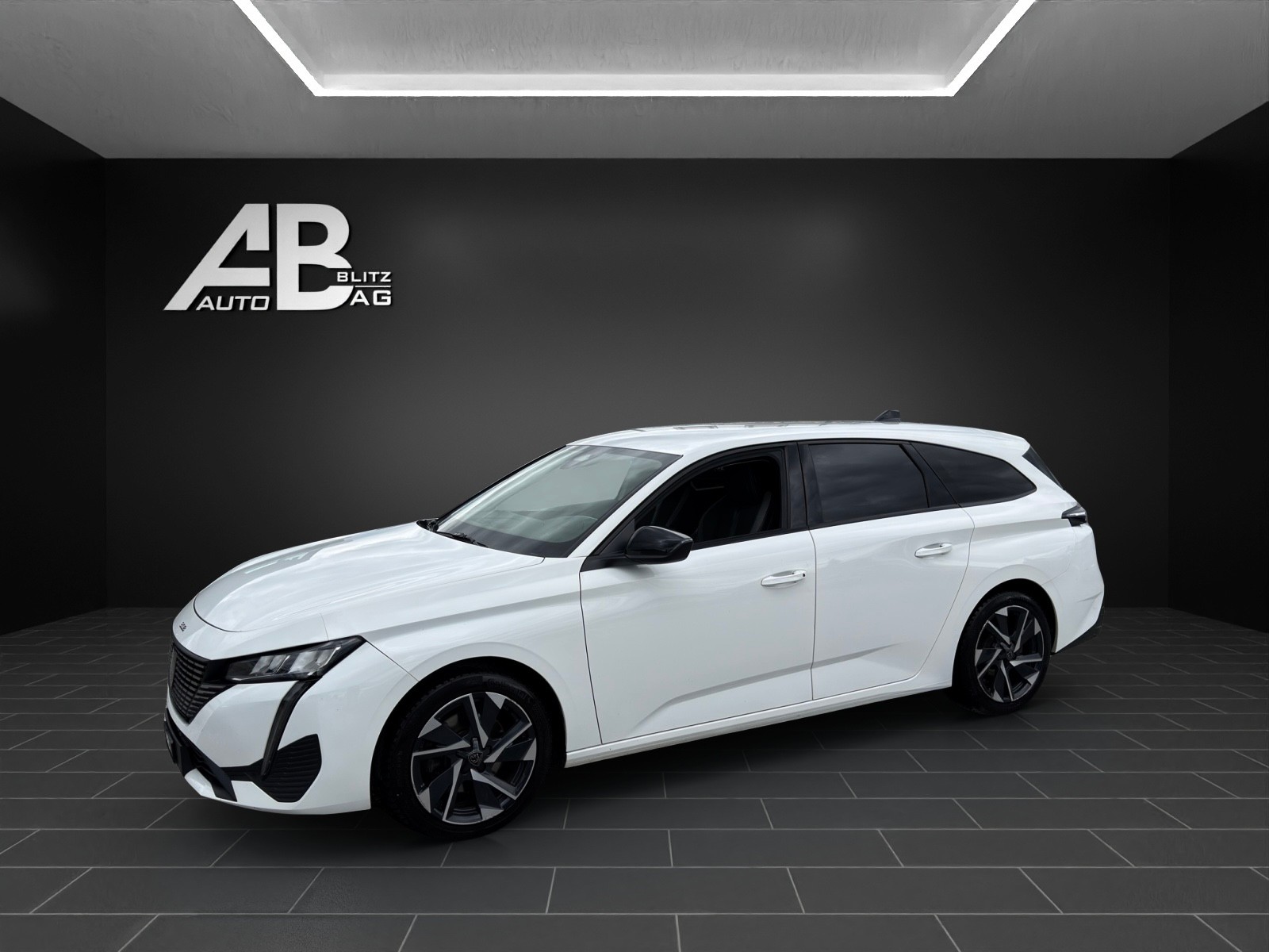 PEUGEOT 308 SW 1.5 BlueHDI Allure Pack EAT8-showroom-element-1