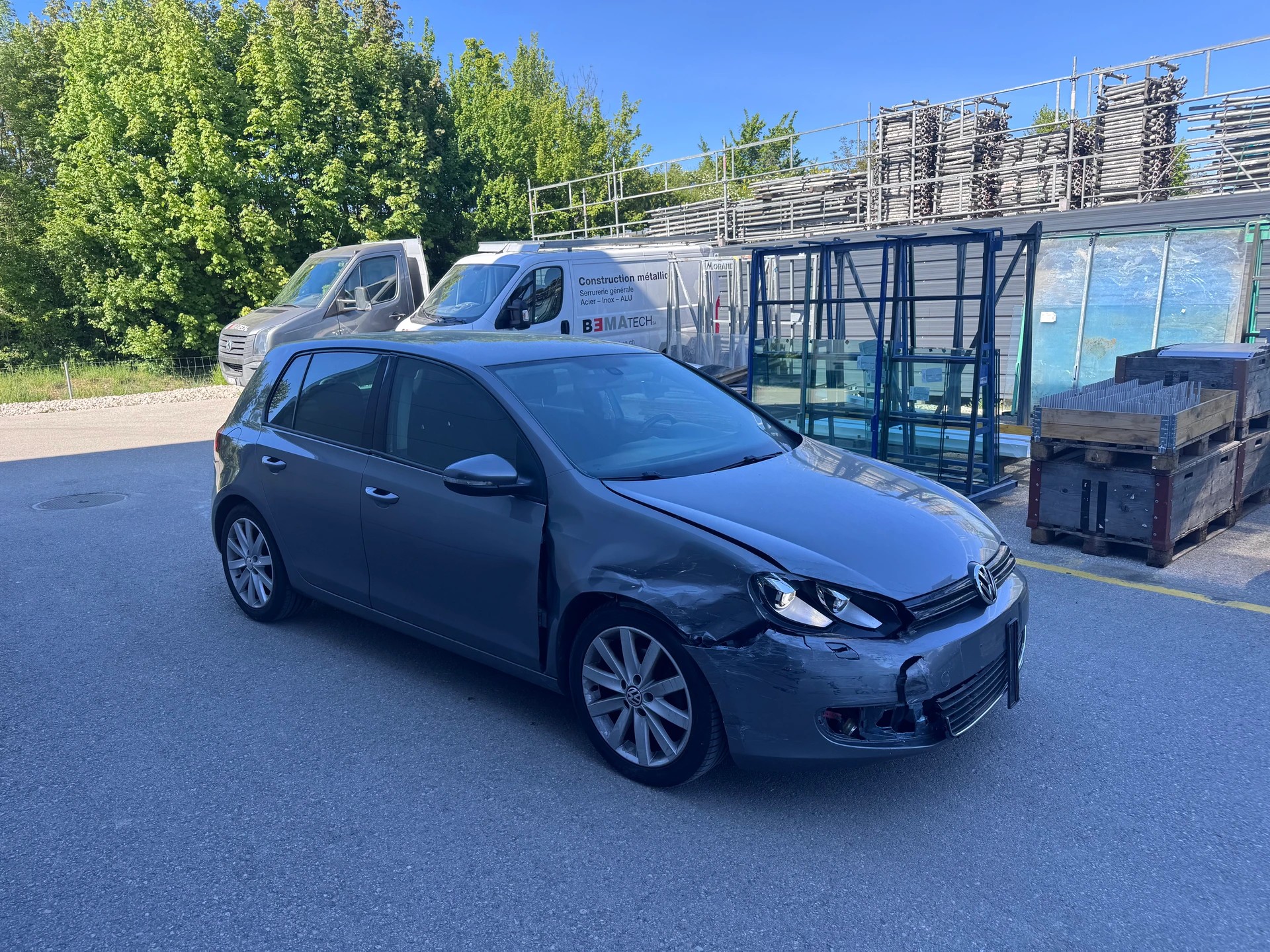 VW Golf 2.0 TDI Highline-showroom-element-1