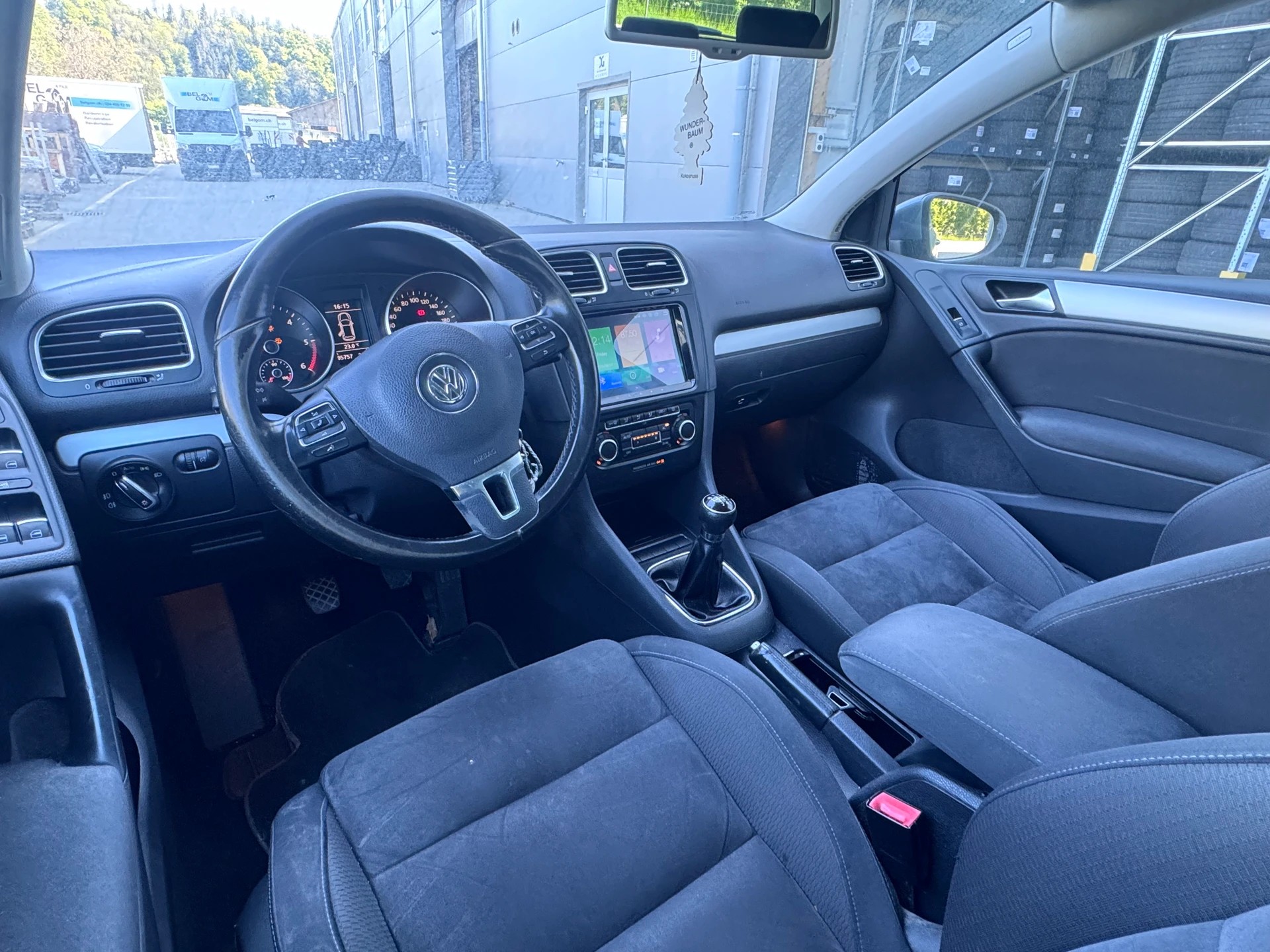 VW Golf 2.0 TDI Highline-image-17