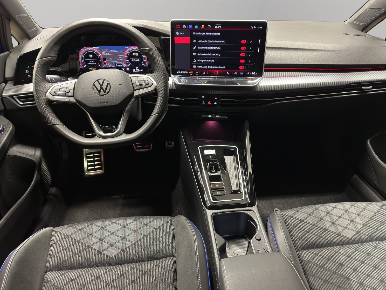 VW Golf VIII 1.5 eTSI R-Line DSG-image-8