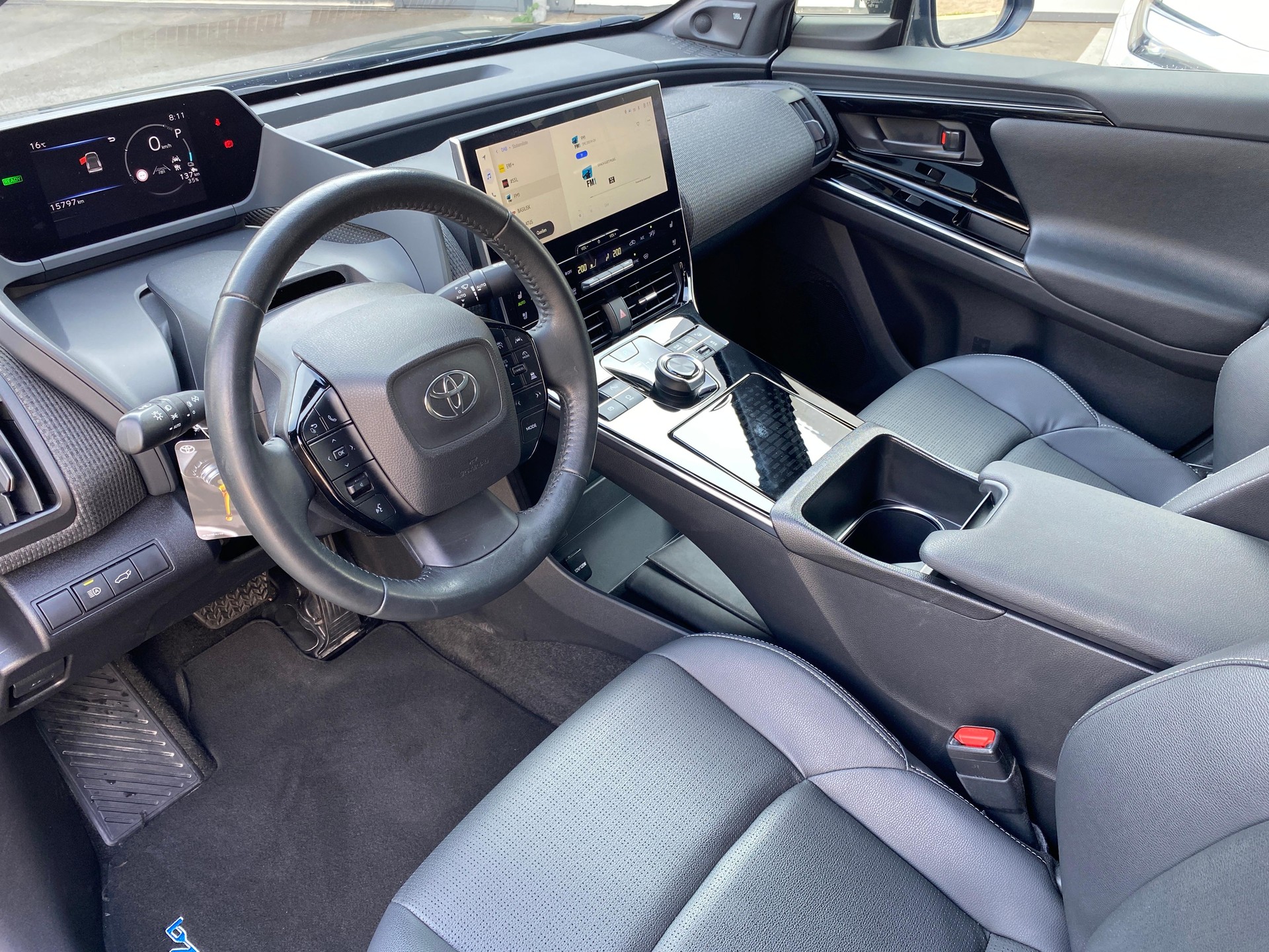 TOYOTA bZ4X Premium AWD-image-4