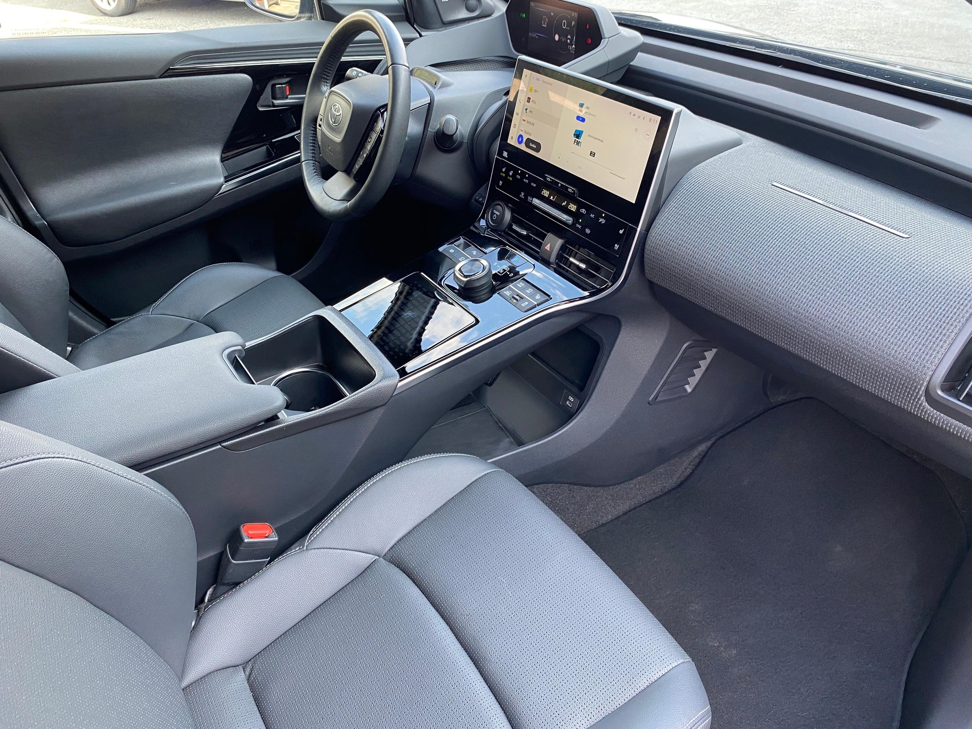 TOYOTA bZ4X Premium AWD-image-5