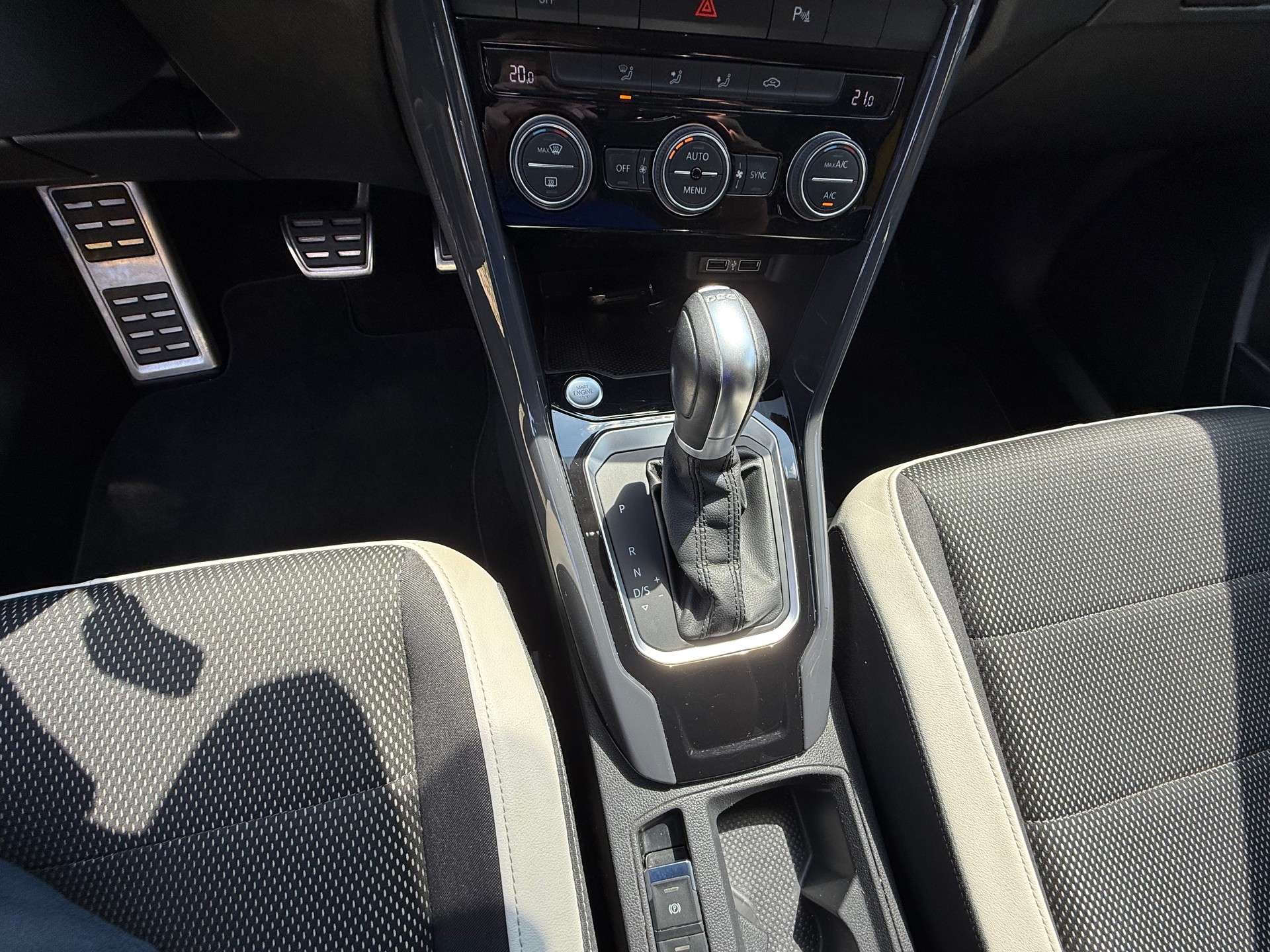 VW T-Roc 1.5 TSI EVO Advance-image-12