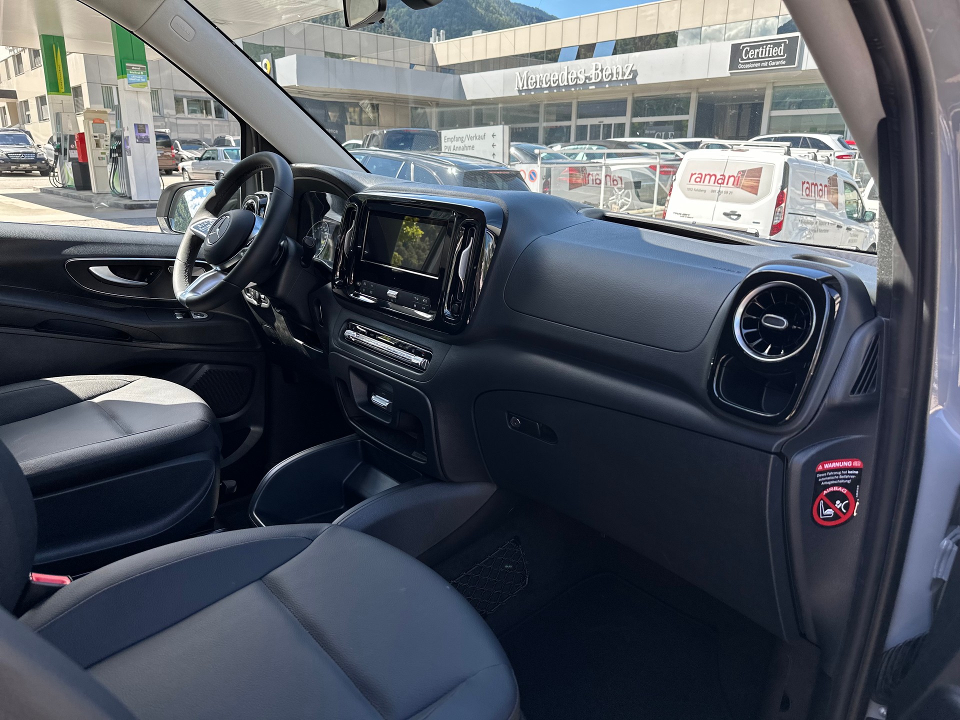 MERCEDES-BENZ eVito 129 KB TOURER PRO Lang 4x2-image-17