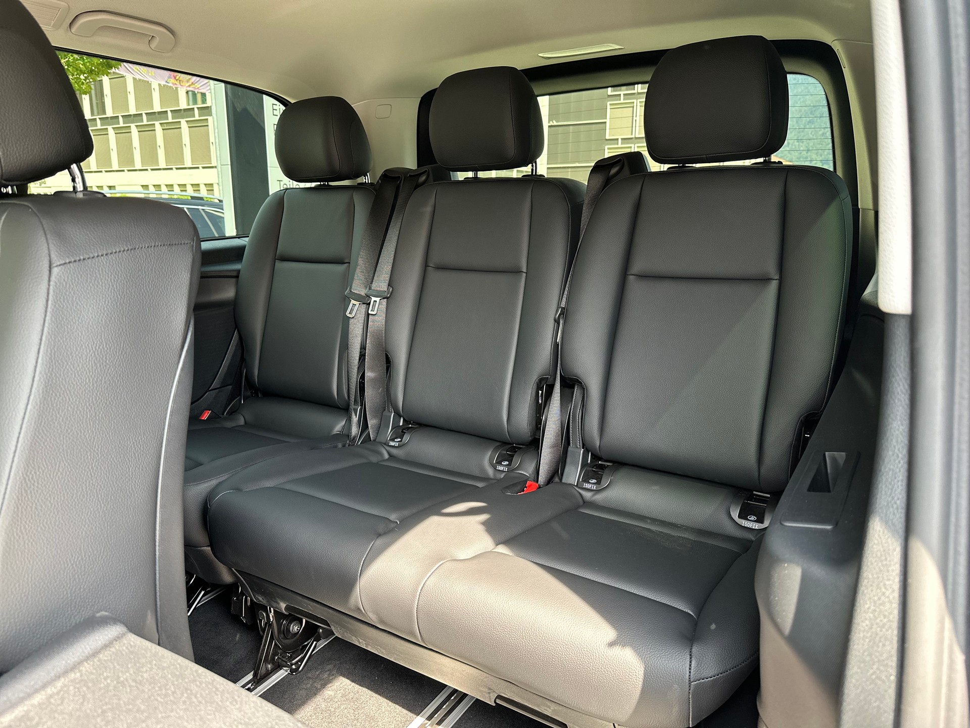 MERCEDES-BENZ eVito 129 KB TOURER PRO Lang 4x2-image-9
