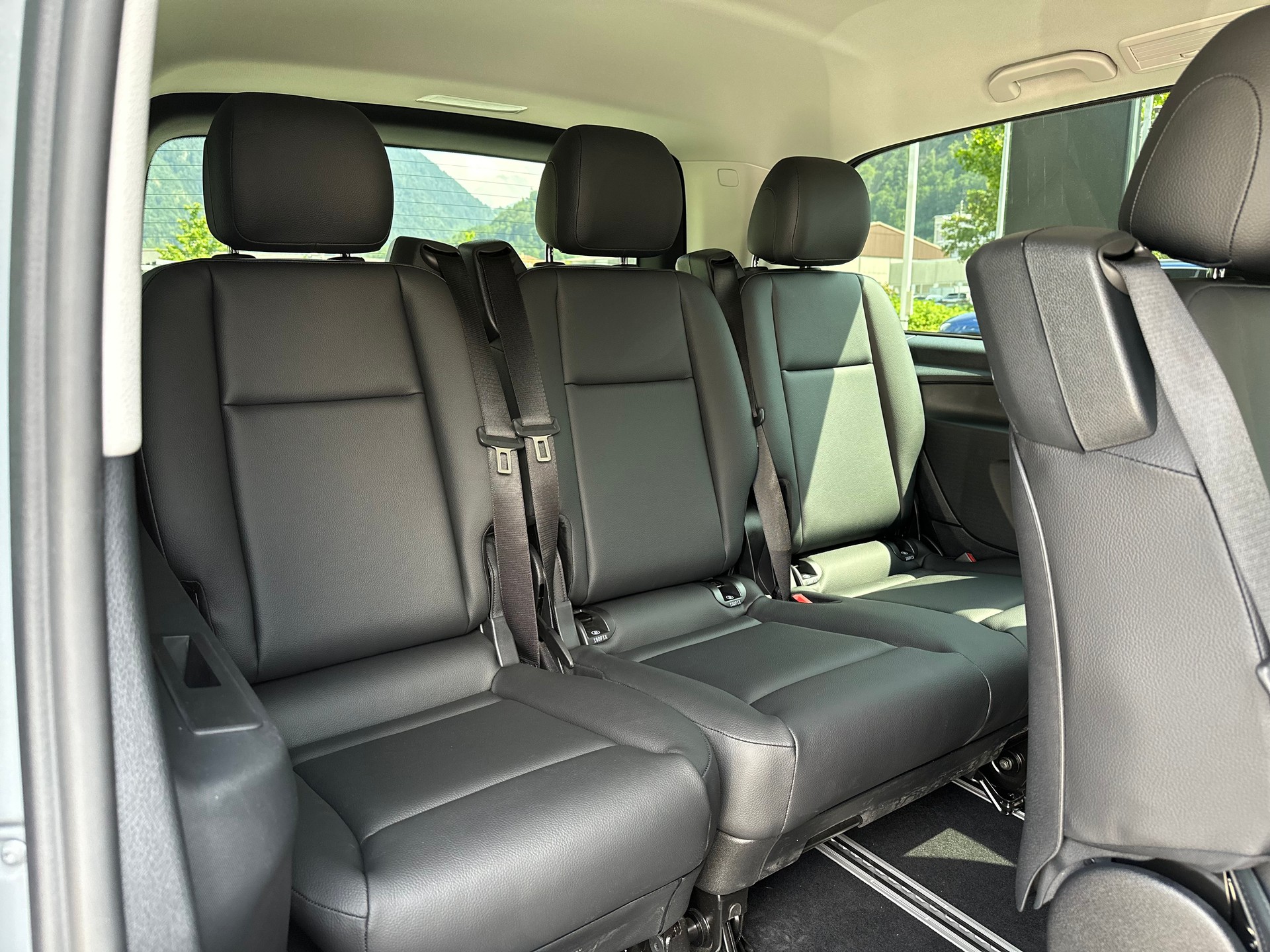 MERCEDES-BENZ eVito 129 KB TOURER PRO Lang 4x2-image-11
