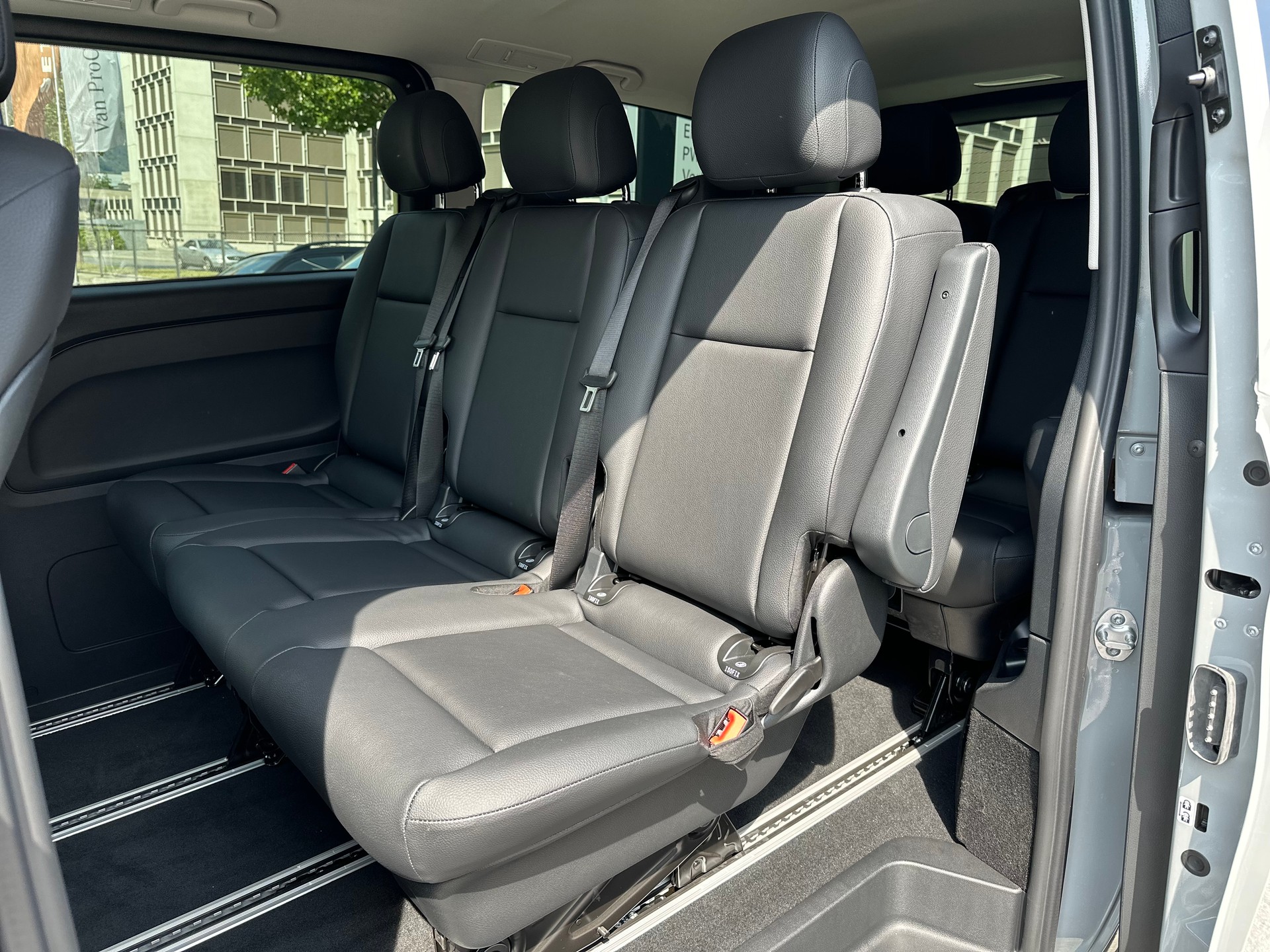 MERCEDES-BENZ eVito 129 KB TOURER PRO Lang 4x2-image-8