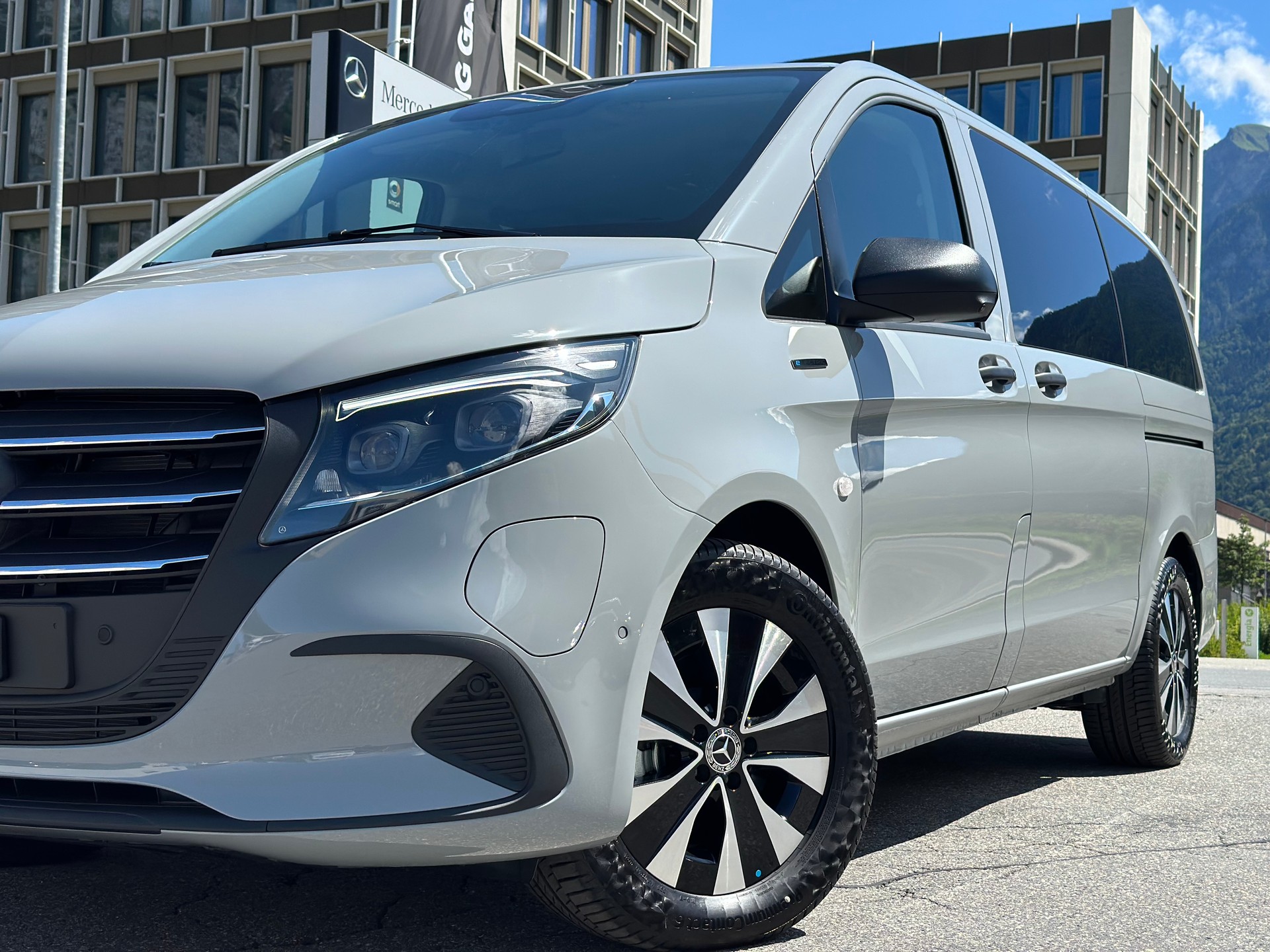 MERCEDES-BENZ eVito 129 KB TOURER PRO Lang 4x2-image-4