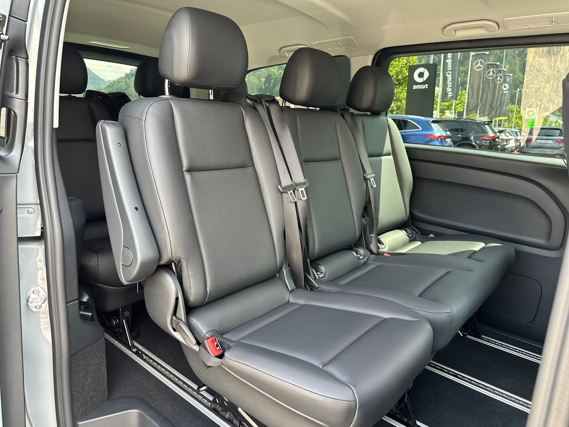 MERCEDES-BENZ eVito 129 KB TOURER PRO Lang 4x2-image-10
