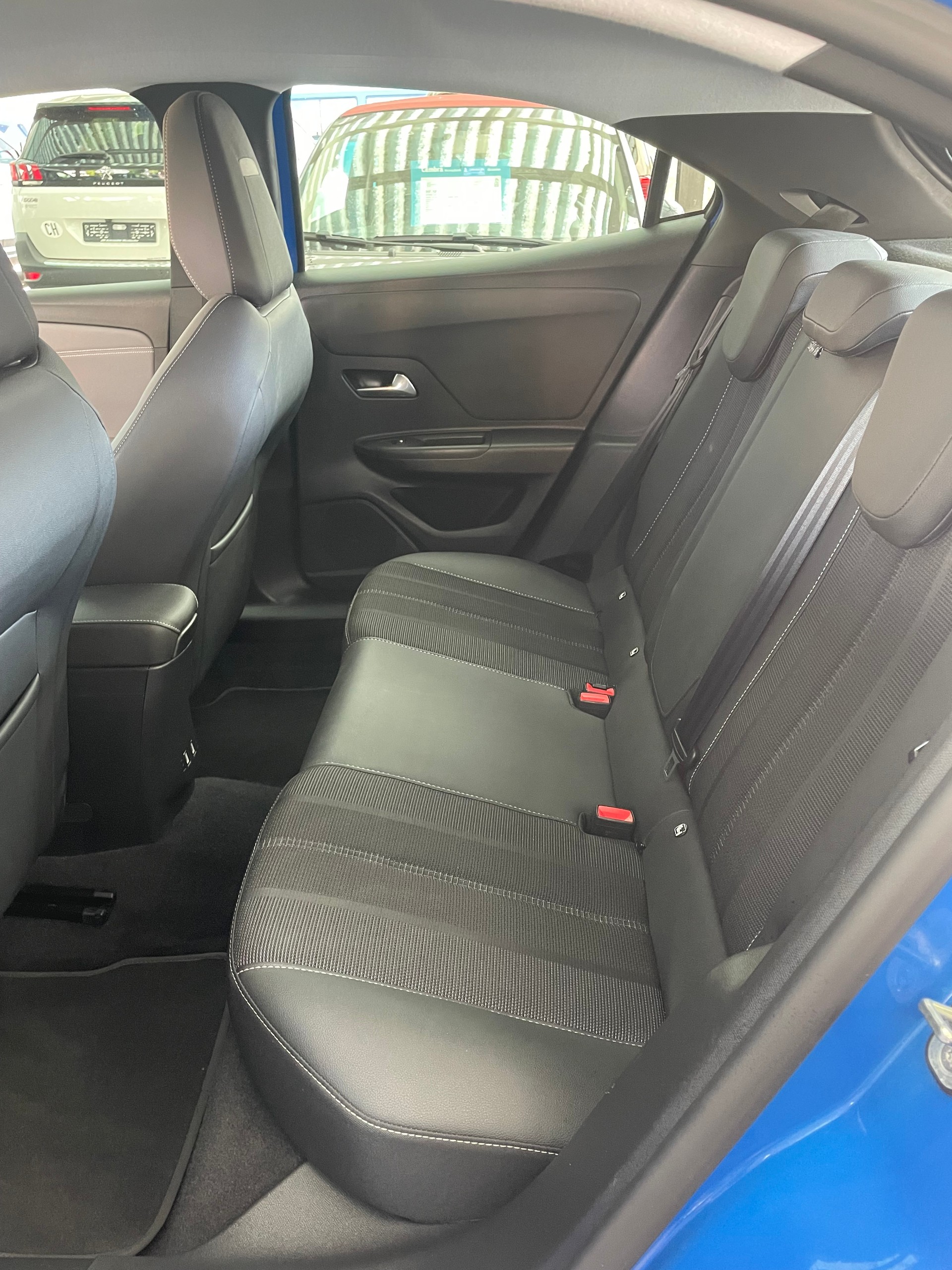 OPEL Mokka 1.2 Direct Injection Turbo Elegance Aut.-image-8