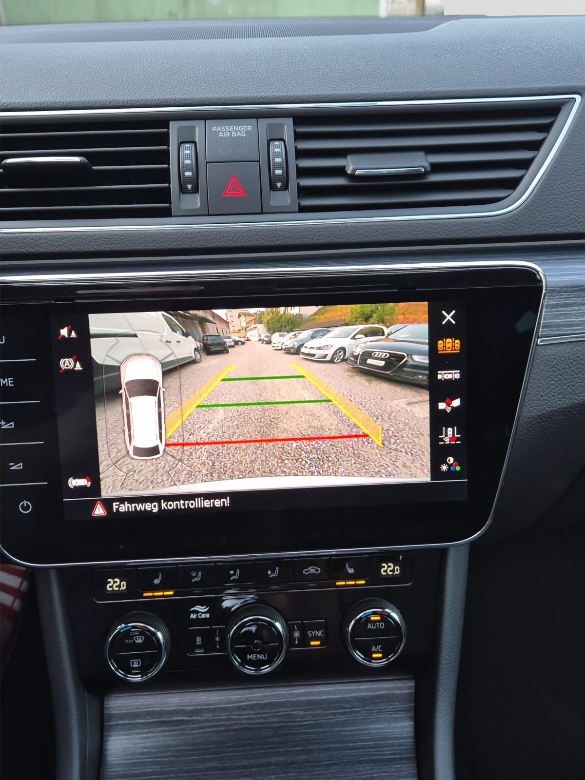 SKODA Superb Combi 2.0 TDi Style 4x4 DSG-image-12