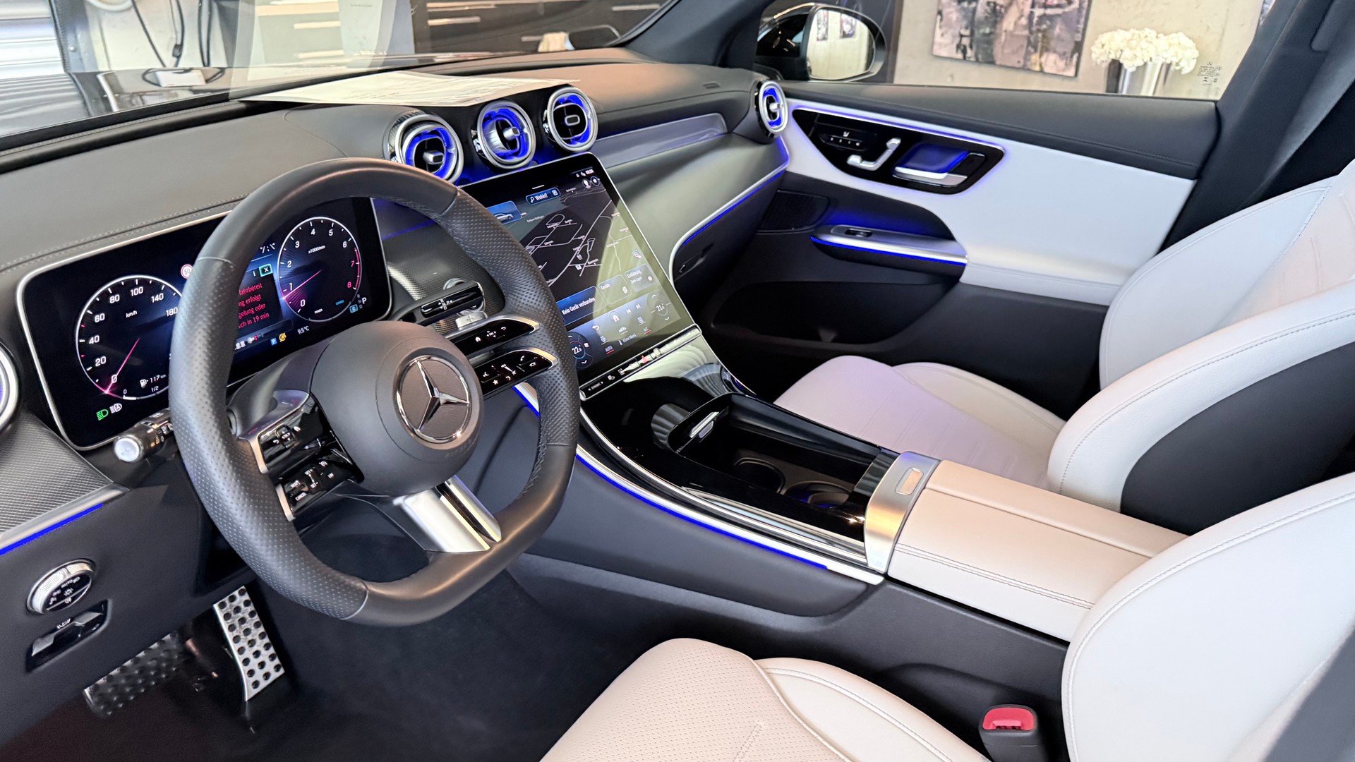 MERCEDES-BENZ GLC 200 AMG Line 4matic-image-14