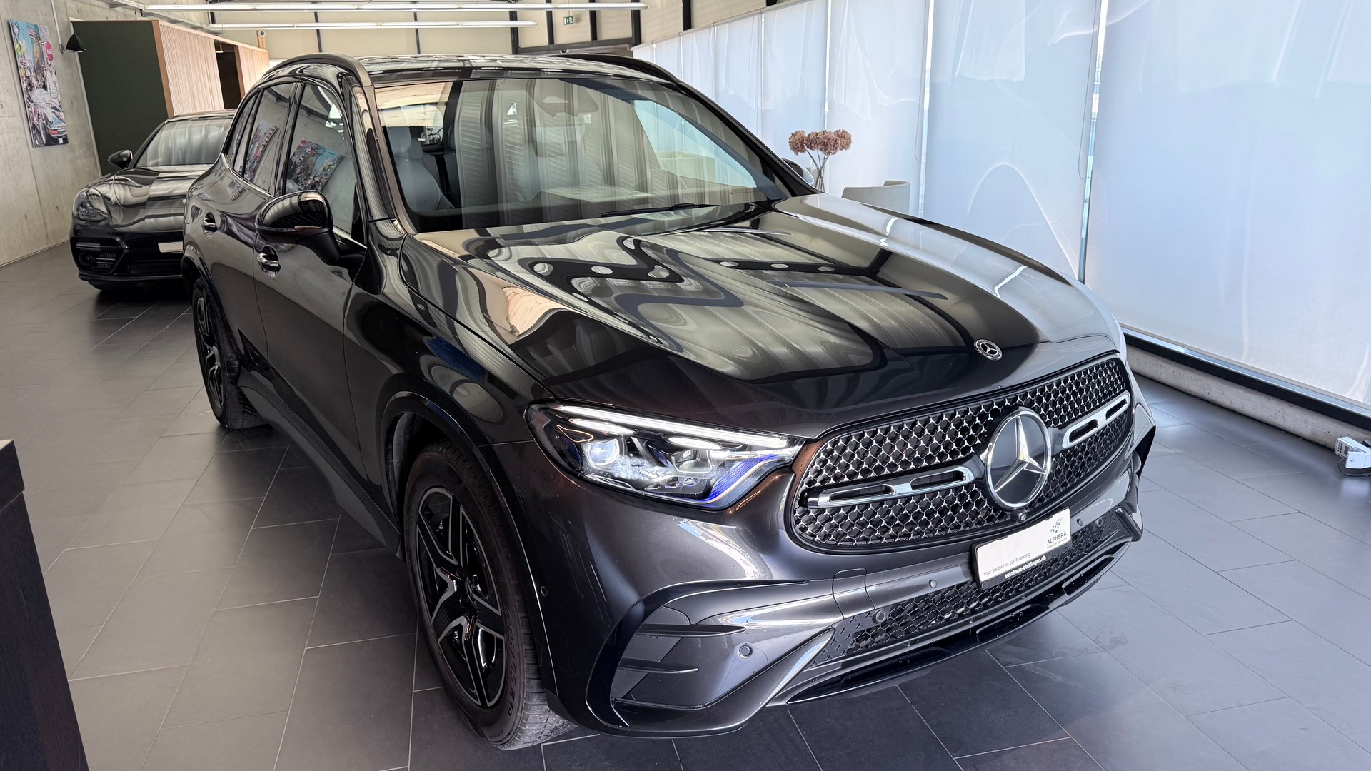 MERCEDES-BENZ GLC 200 AMG Line 4matic-image-18