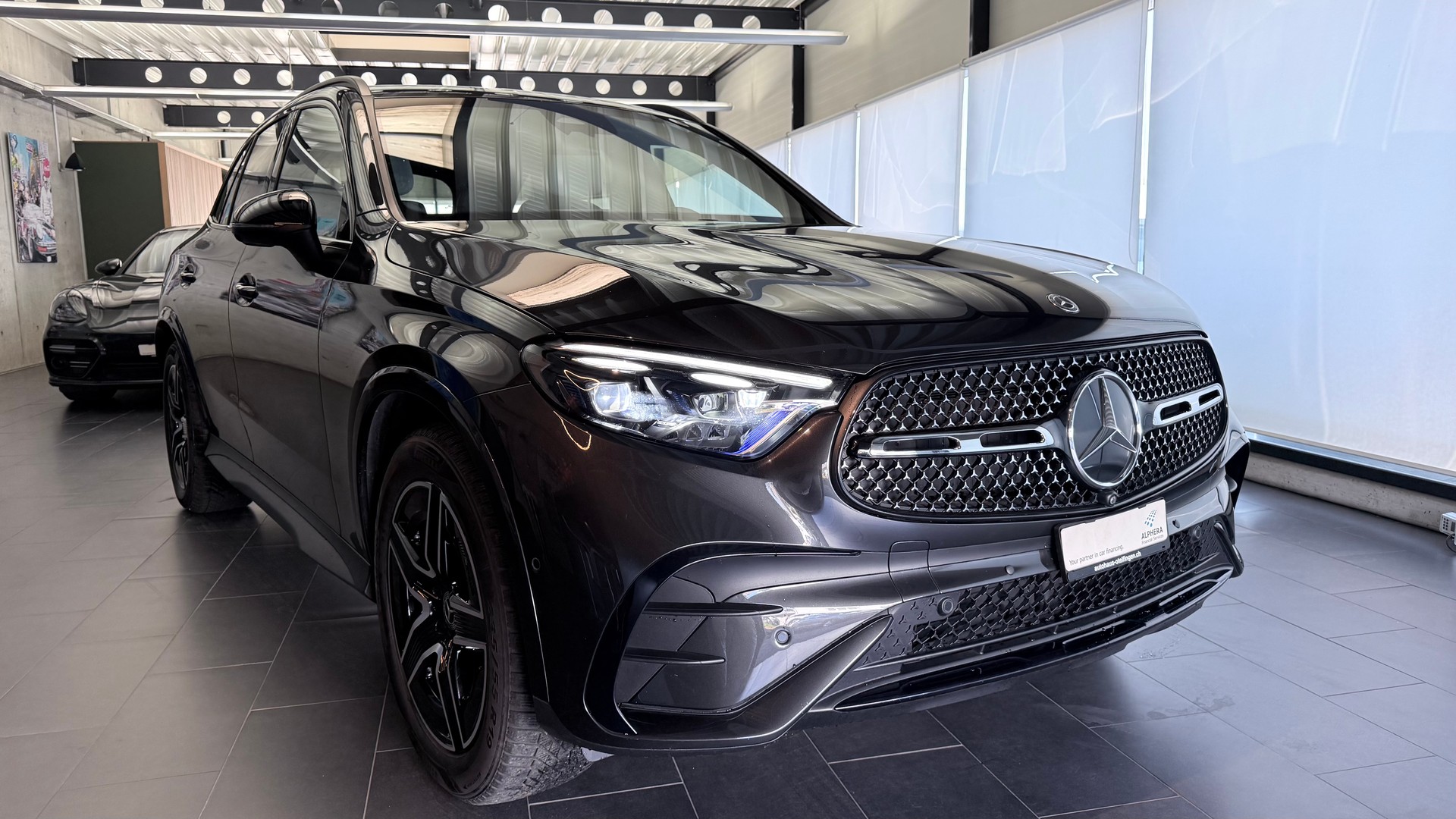 MERCEDES-BENZ GLC 200 AMG Line 4matic-image-19