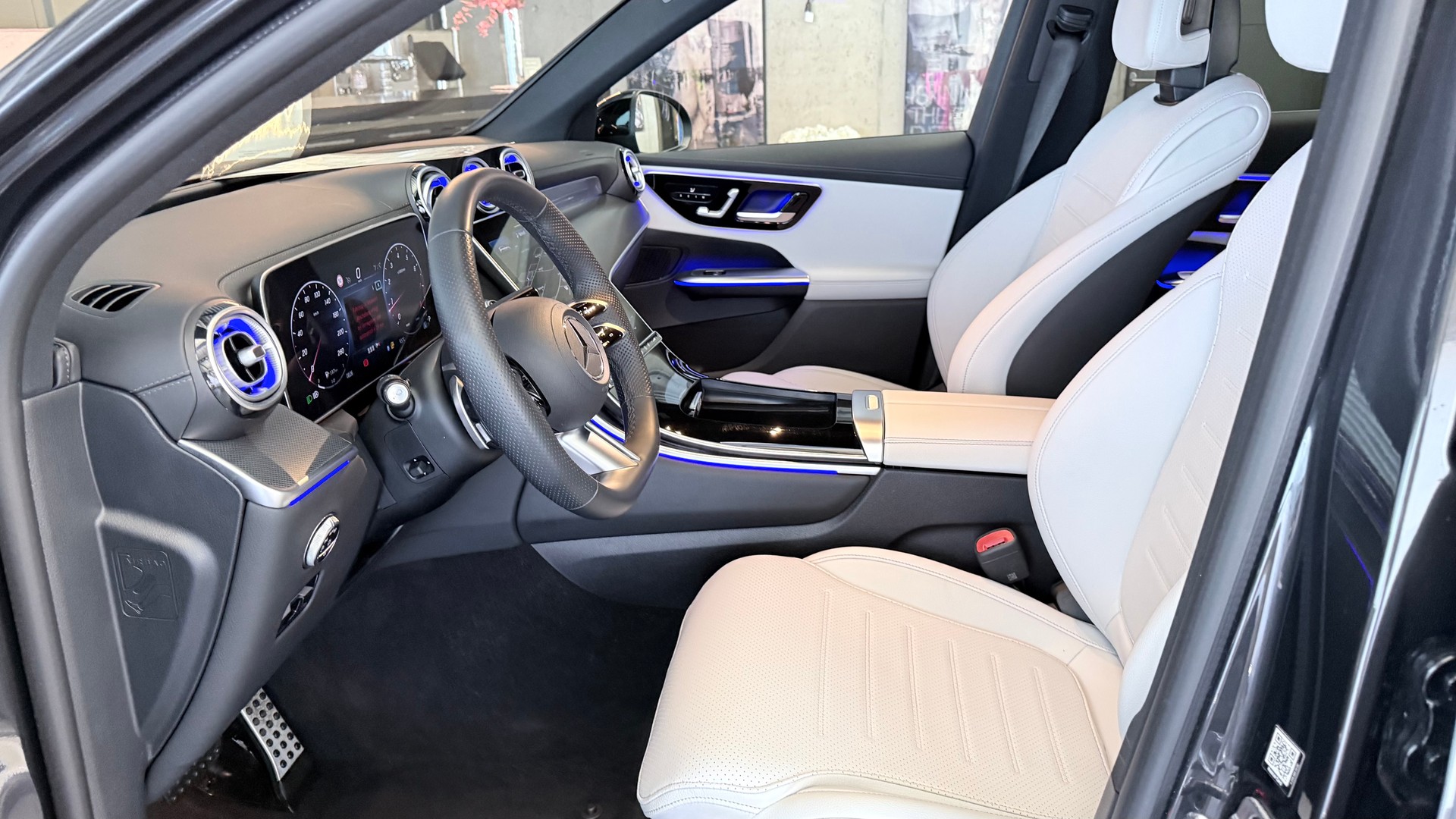 MERCEDES-BENZ GLC 200 AMG Line 4matic-image-11