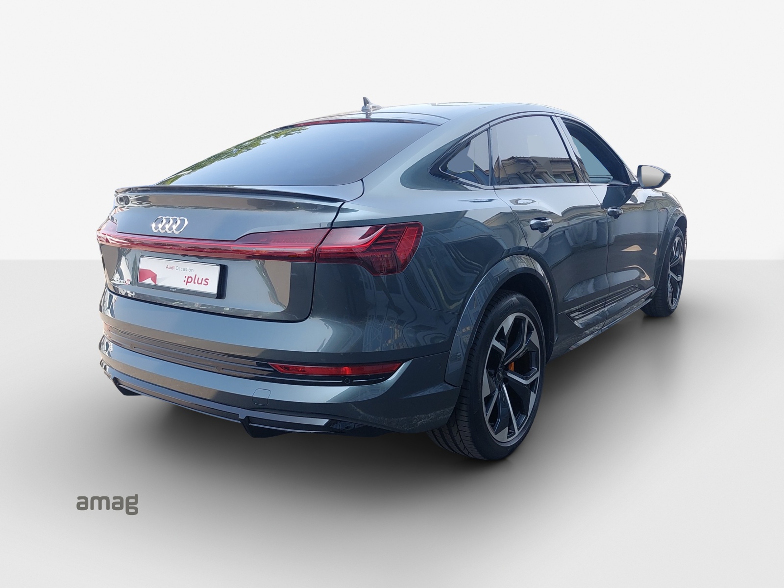 AUDI e-tron S Sportback quattro-image-5