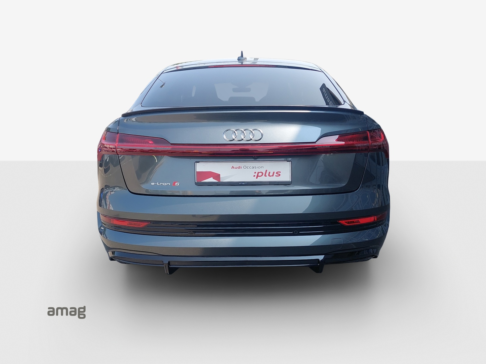 AUDI e-tron S Sportback quattro-image-4