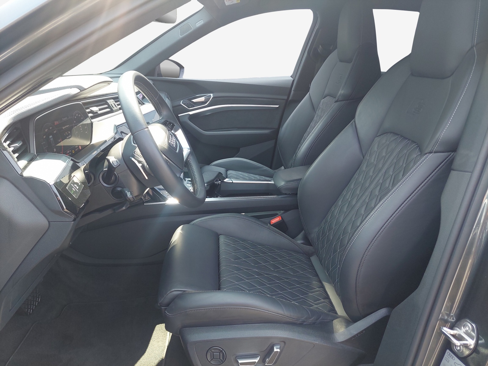 AUDI e-tron S Sportback quattro-image-8