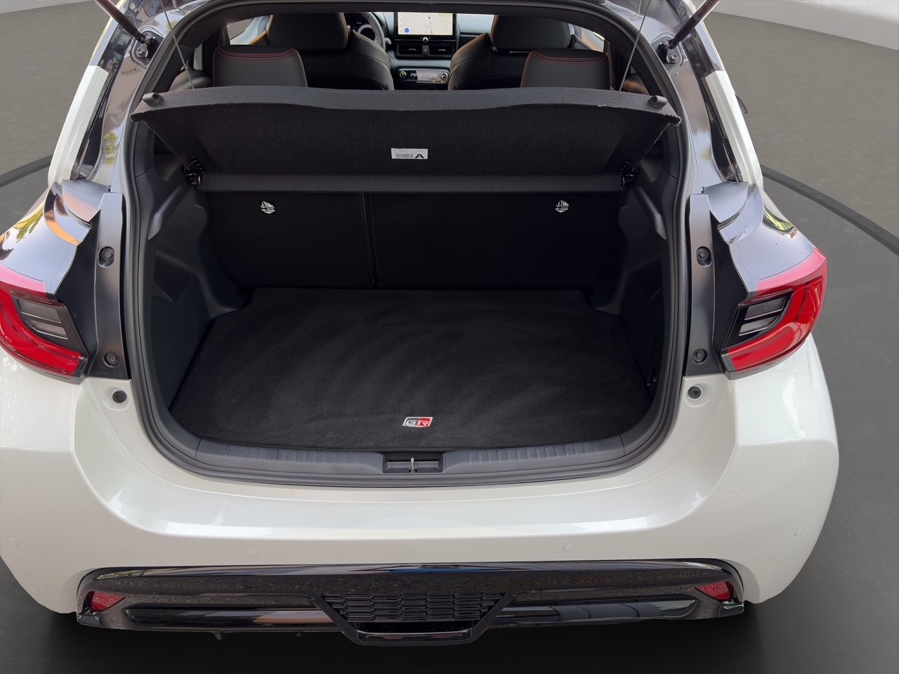 TOYOTA Yaris 1.5 GR Sport e-CVT-image-5
