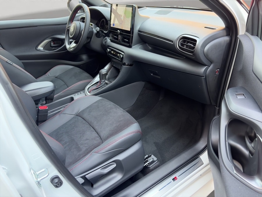 TOYOTA Yaris 1.5 GR Sport e-CVT-image-8