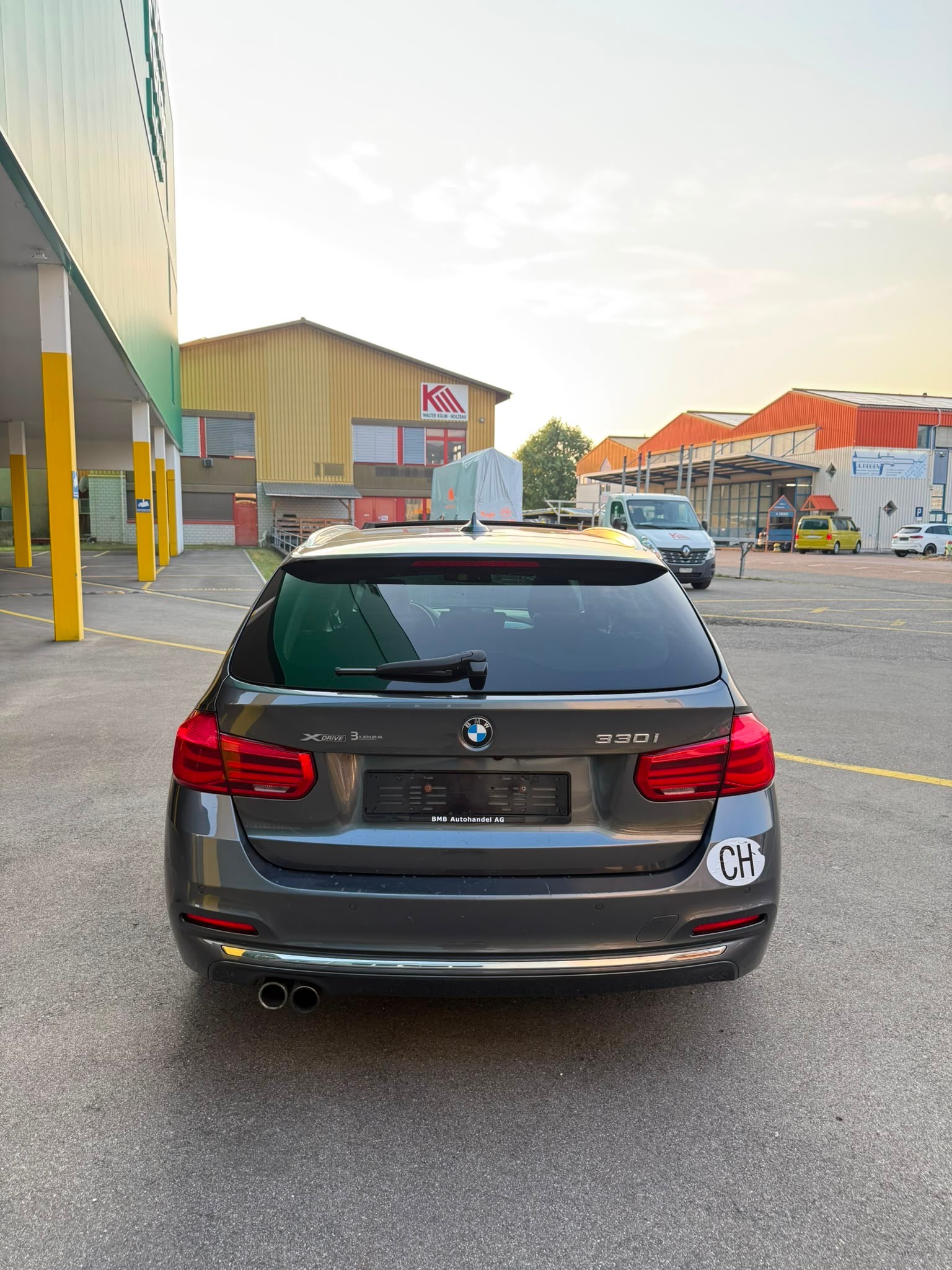 BMW 330i xDrive Touring Edition Luxury Line Steptronic-image-5