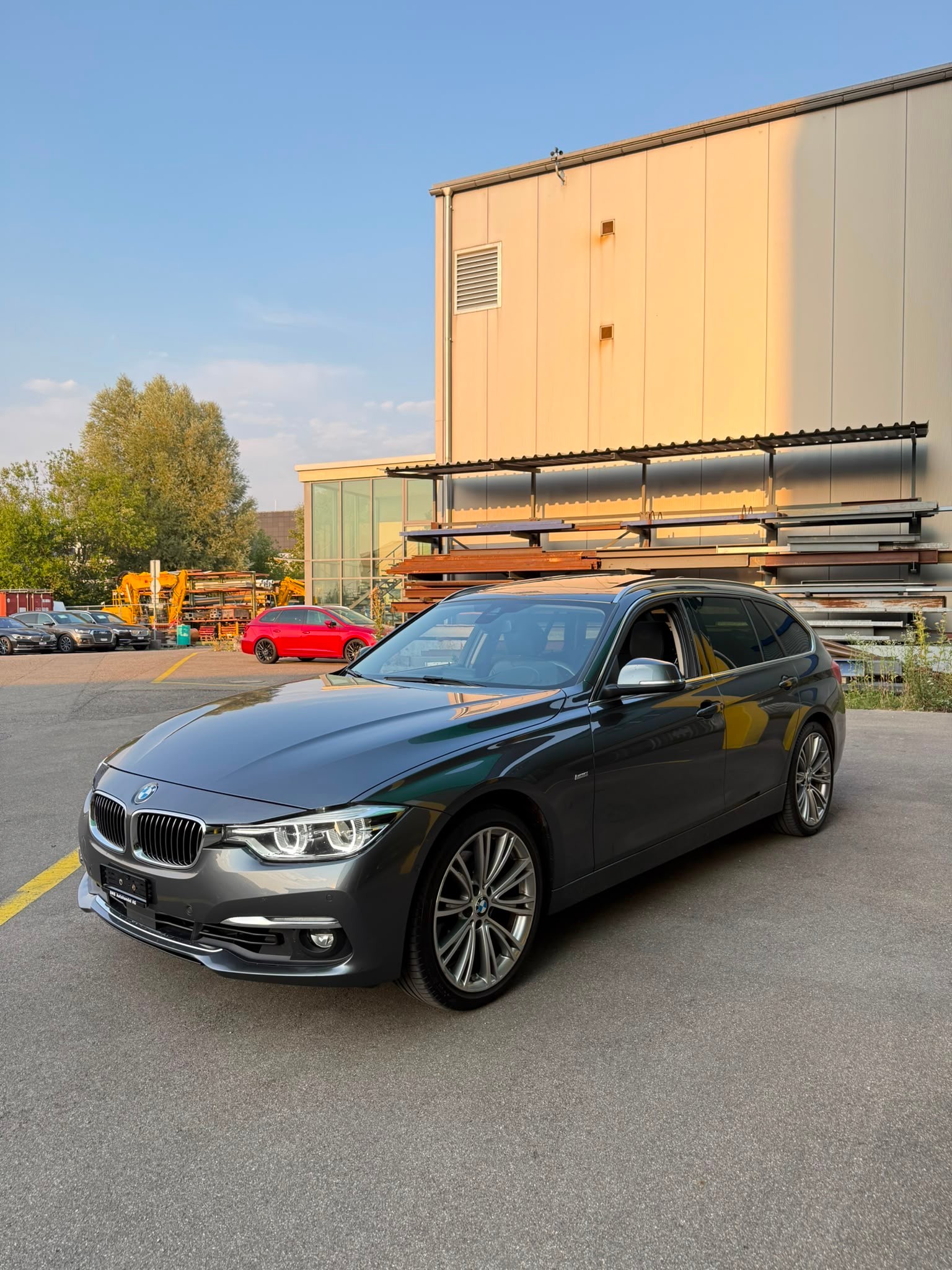 BMW 330i xDrive Touring Edition Luxury Line Steptronic-image-2