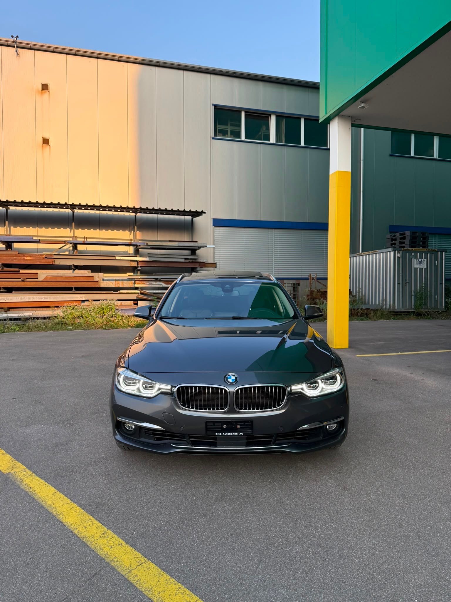 BMW 330i xDrive Touring Edition Luxury Line Steptronic-image-1