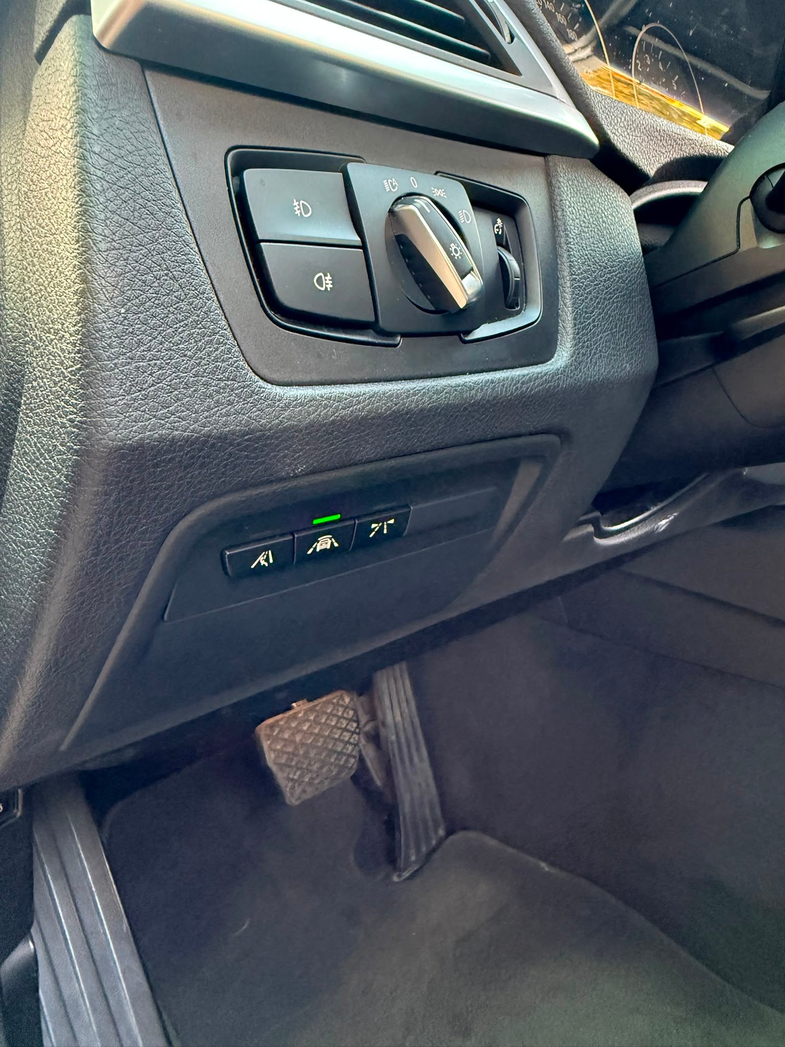 BMW 330i xDrive Touring Edition Luxury Line Steptronic-image-13