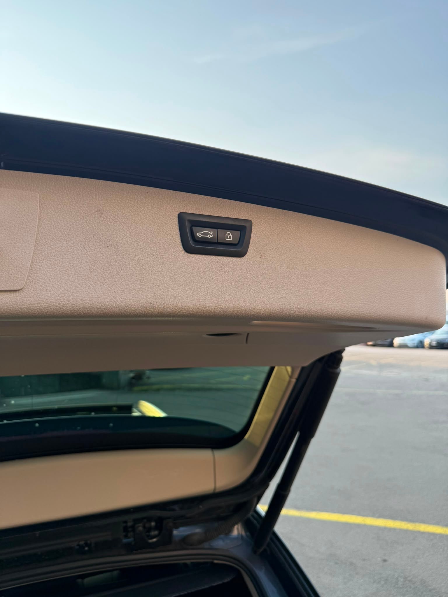 BMW 330i xDrive Touring Edition Luxury Line Steptronic-image-15