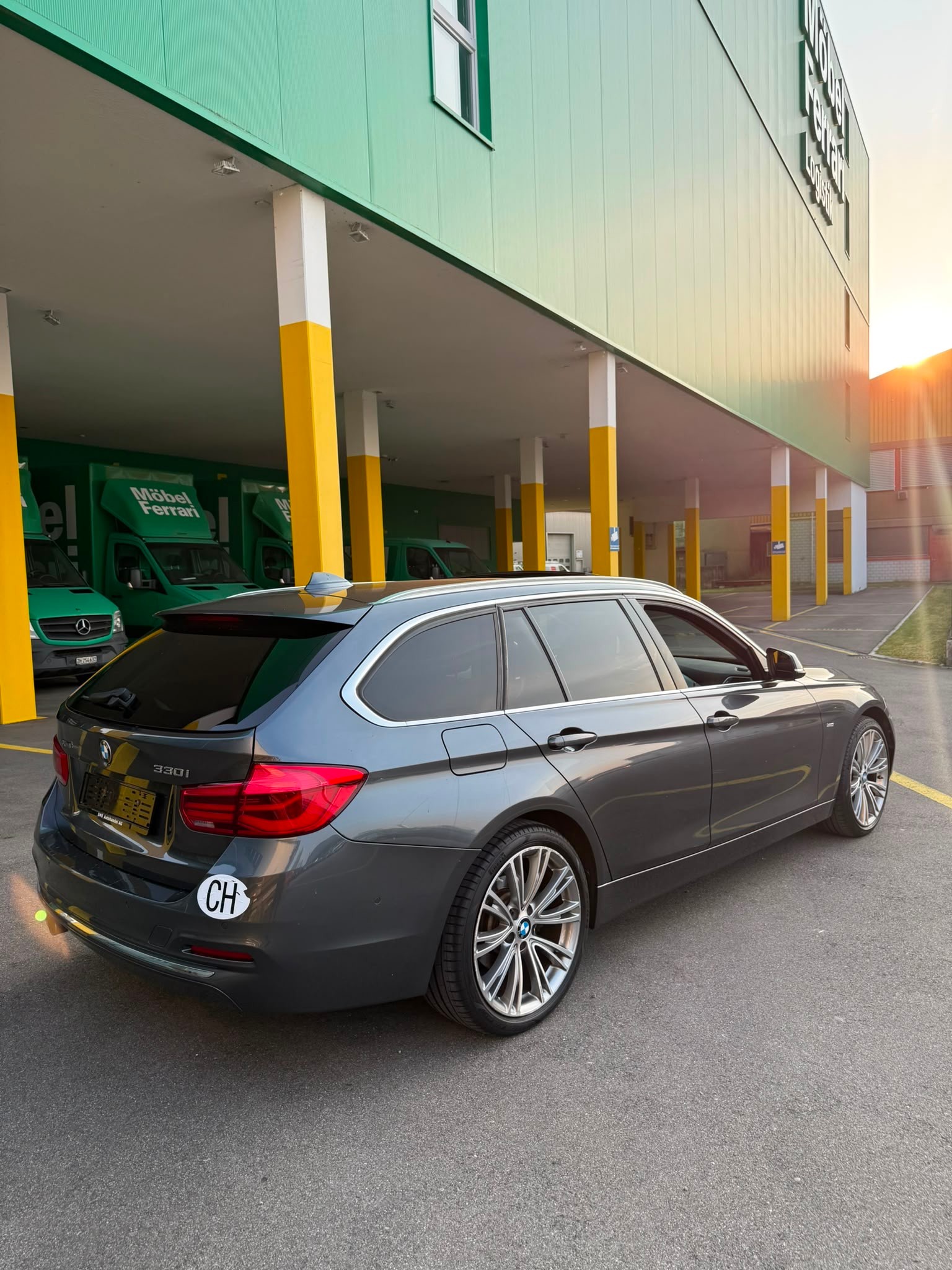 BMW 330i xDrive Touring Edition Luxury Line Steptronic-image-6