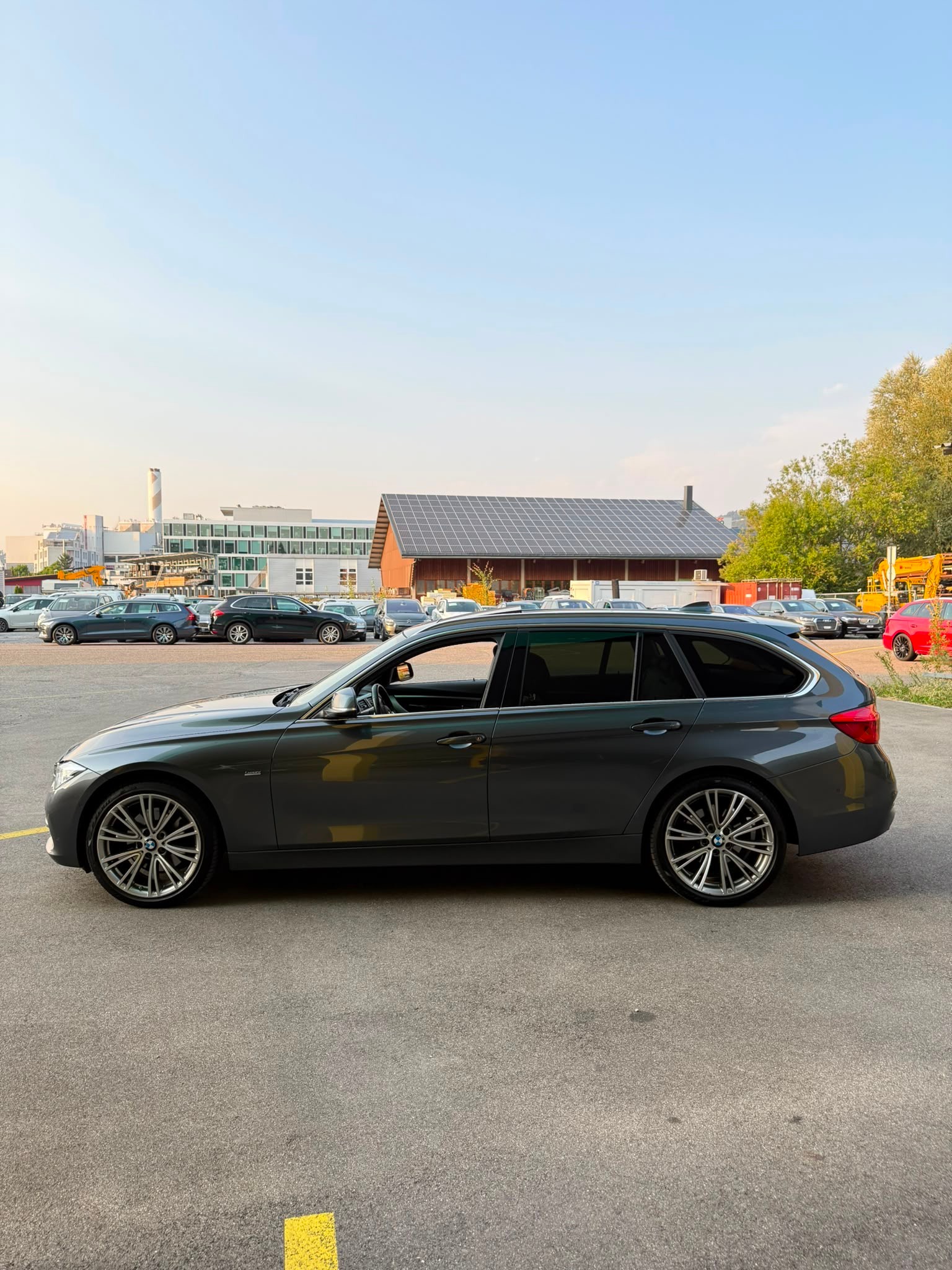 BMW 330i xDrive Touring Edition Luxury Line Steptronic-image-3
