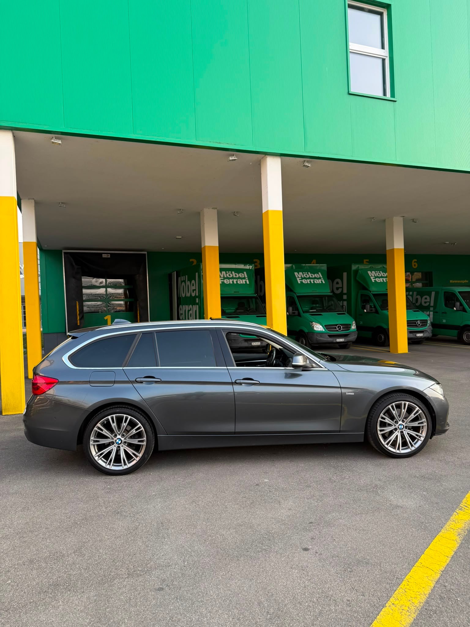 BMW 330i xDrive Touring Edition Luxury Line Steptronic-image-7