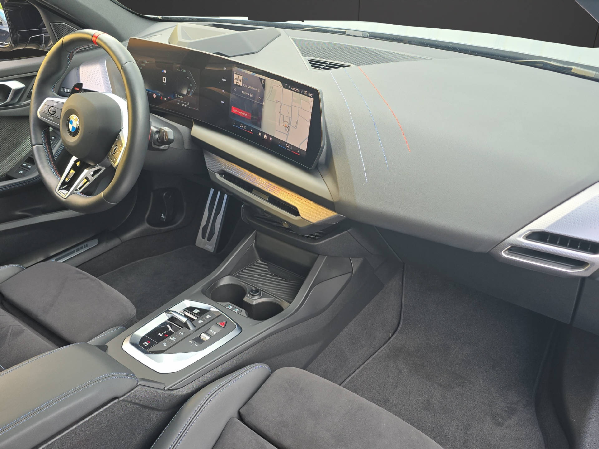 BMW M135 xDrive M Sport PRO ** 5 Jahre GARANTIE // 80'350 CHF Neupreis **-image-10