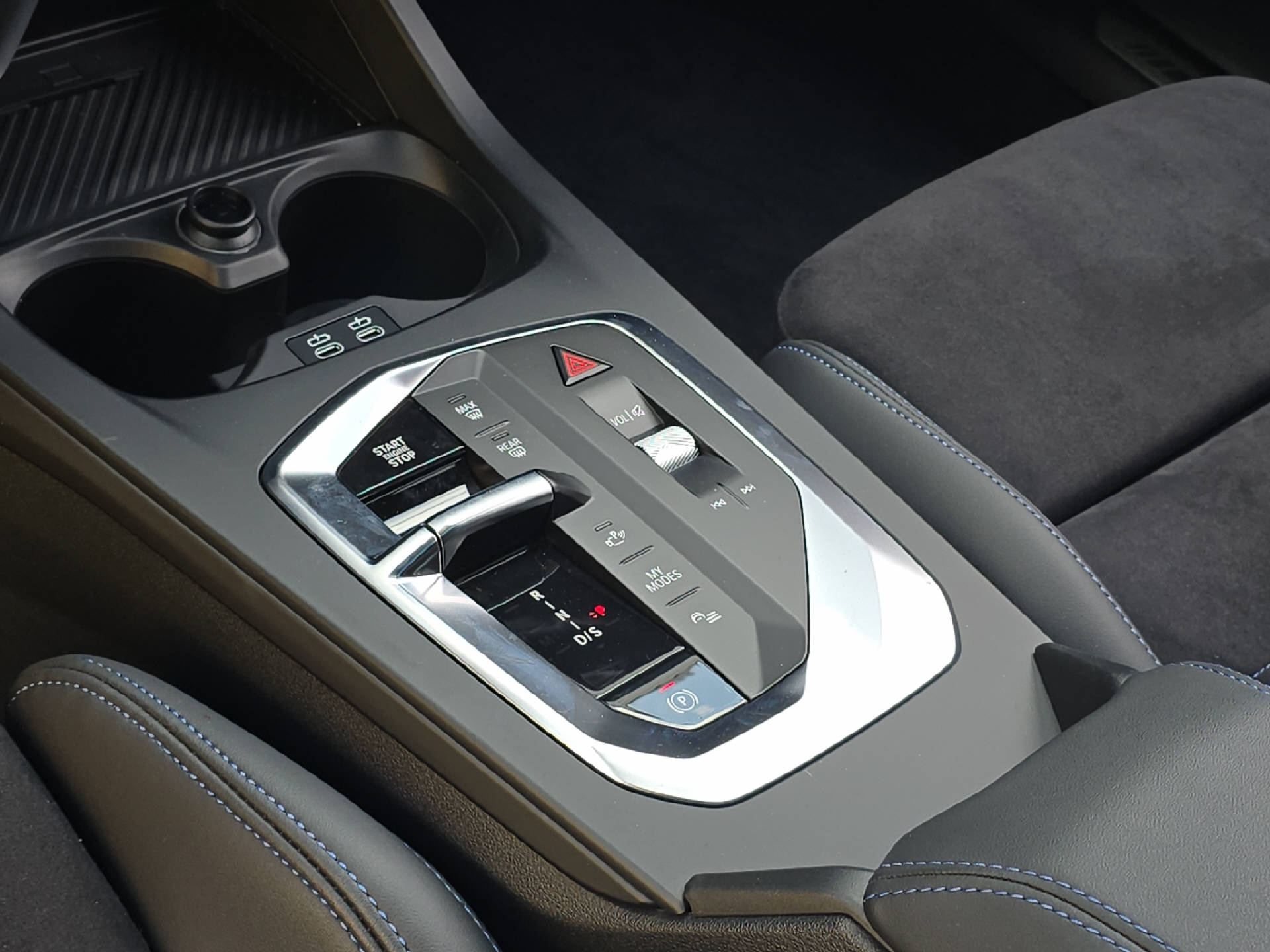 BMW M135 xDrive M Sport PRO ** 5 Jahre GARANTIE // 80'350 CHF Neupreis **-image-17