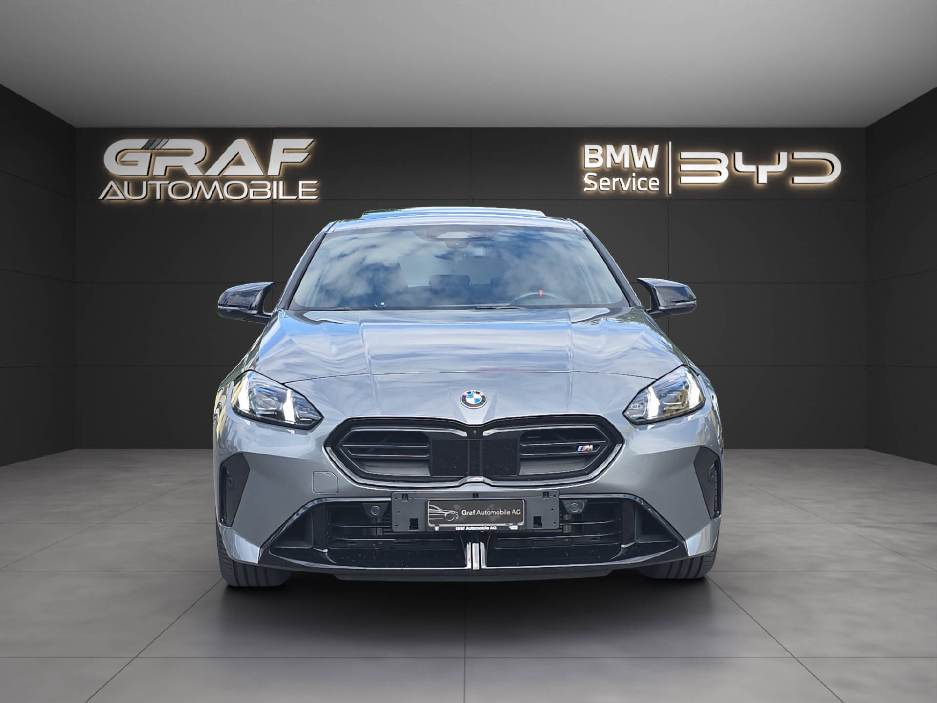 BMW M135 xDrive M Sport PRO ** 5 Jahre GARANTIE // 80'350 CHF Neupreis **-image-1