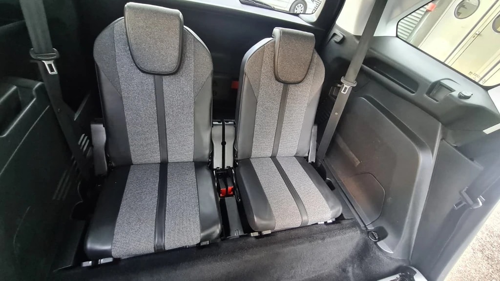 PEUGEOT 5008 1.6 THP Allure EAT ** PS 165 ** 7-Plätzer ** Teil-Leder ** Gr-Navi ** RF-Kamera 360° ** Ab MFK **-image-10