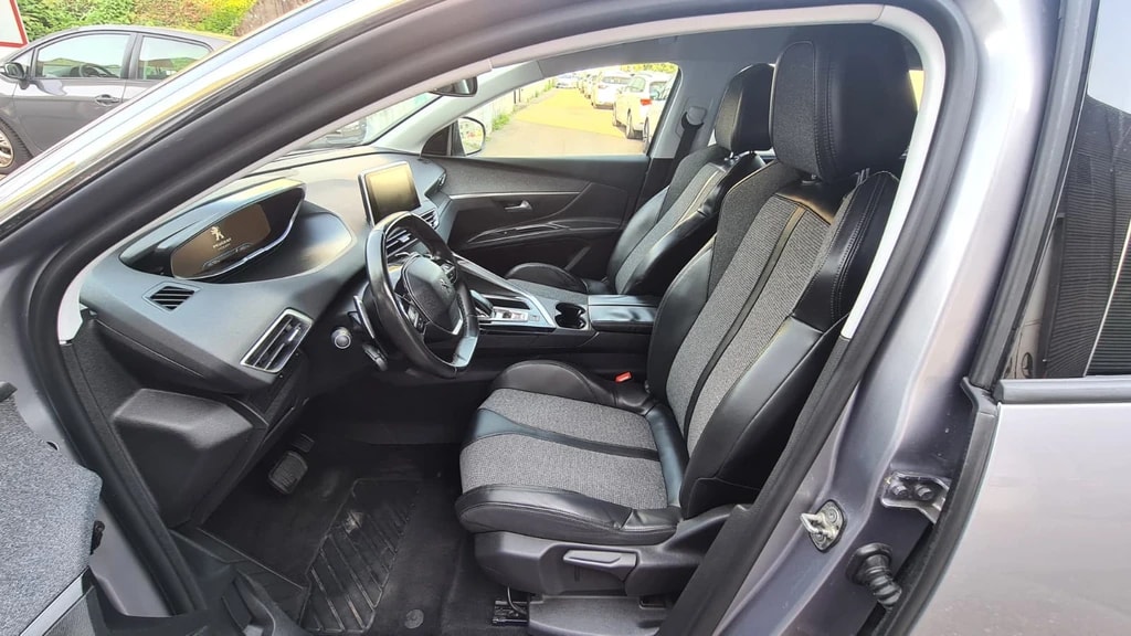 PEUGEOT 5008 1.6 THP Allure EAT ** PS 165 ** 7-Plätzer ** Teil-Leder ** Gr-Navi ** RF-Kamera 360° ** Ab MFK **-image-9