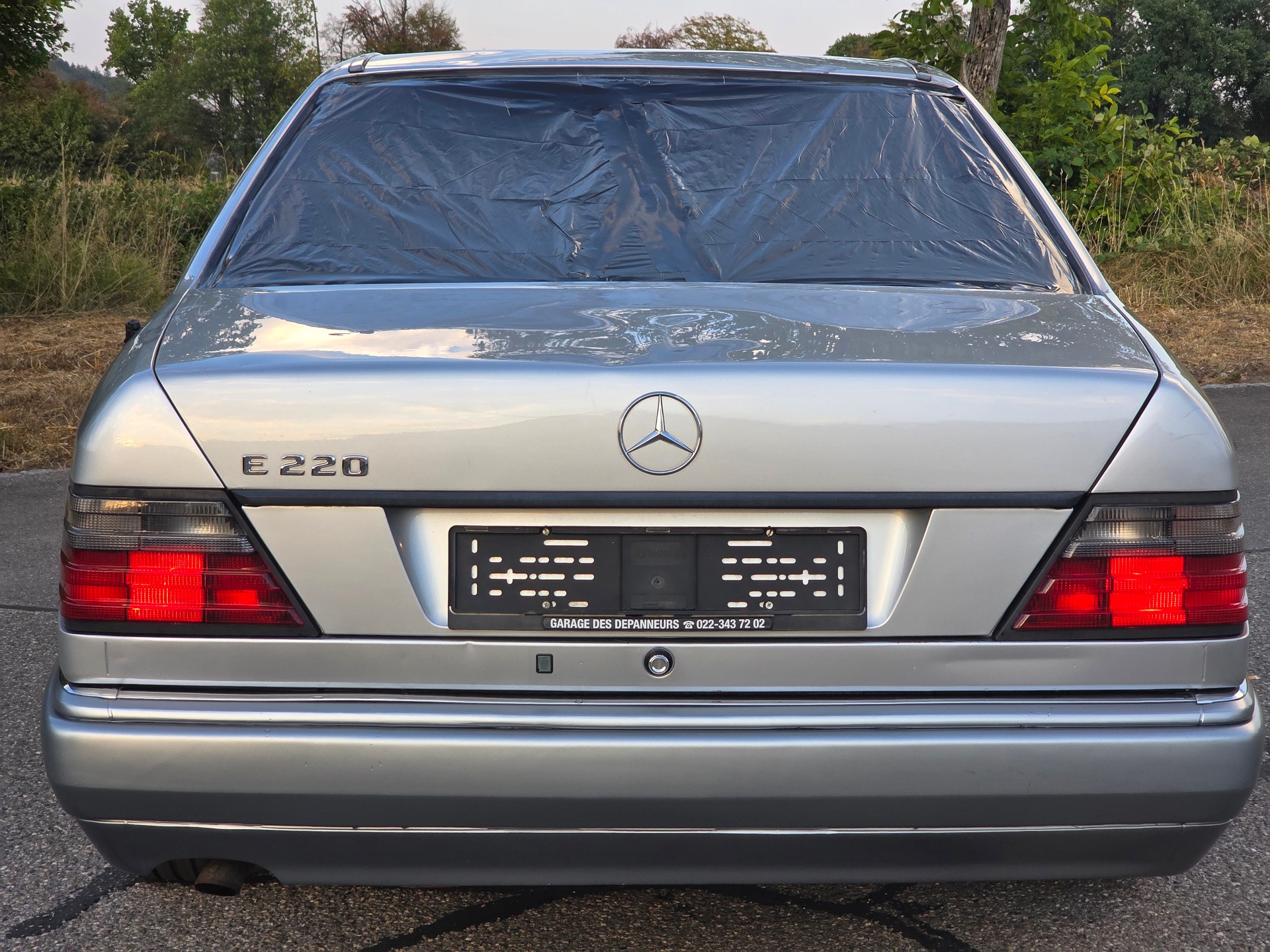 MERCEDES-BENZ E 220-image-4