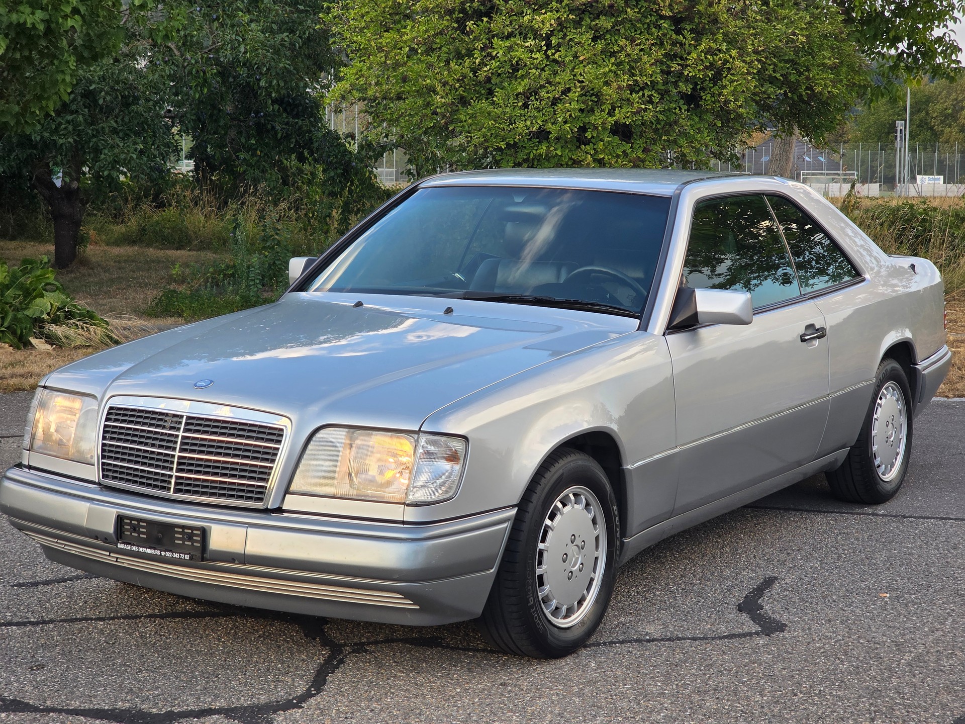 MERCEDES-BENZ E 220