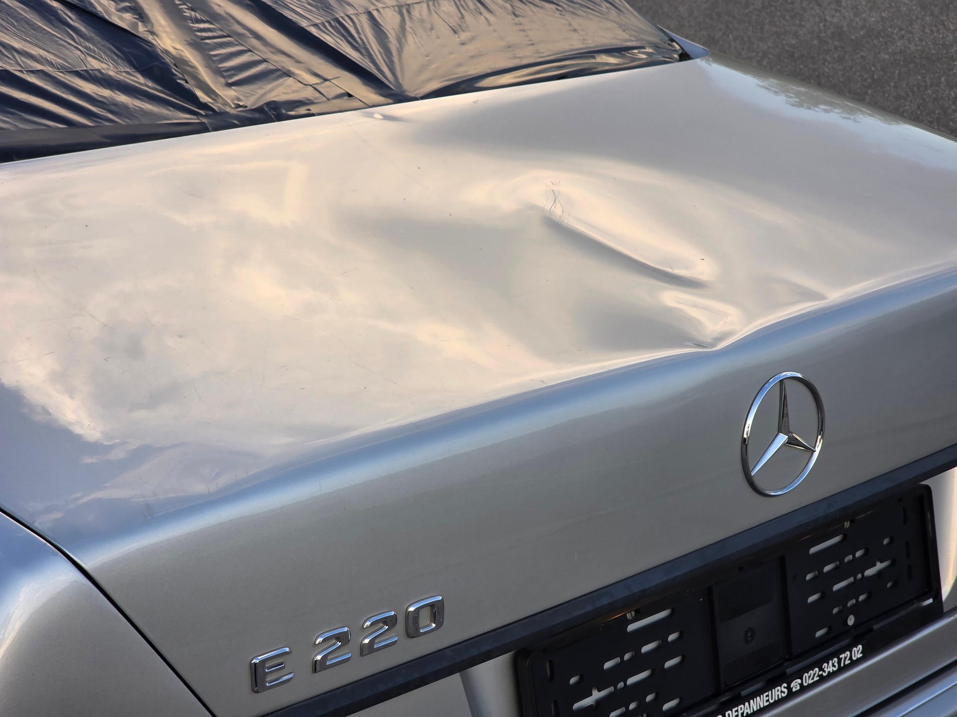 MERCEDES-BENZ E 220-image-13