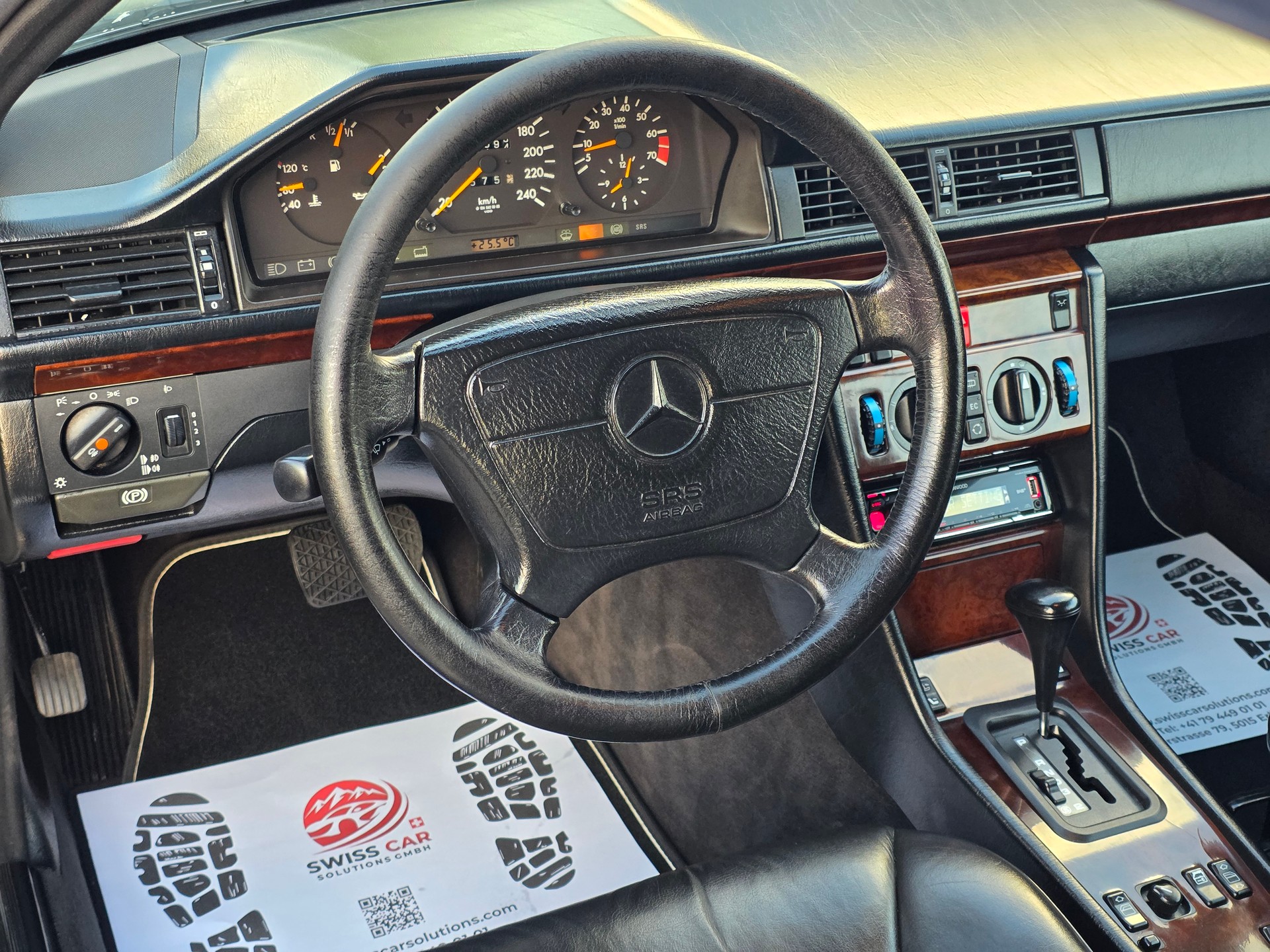 MERCEDES-BENZ E 220-image-7