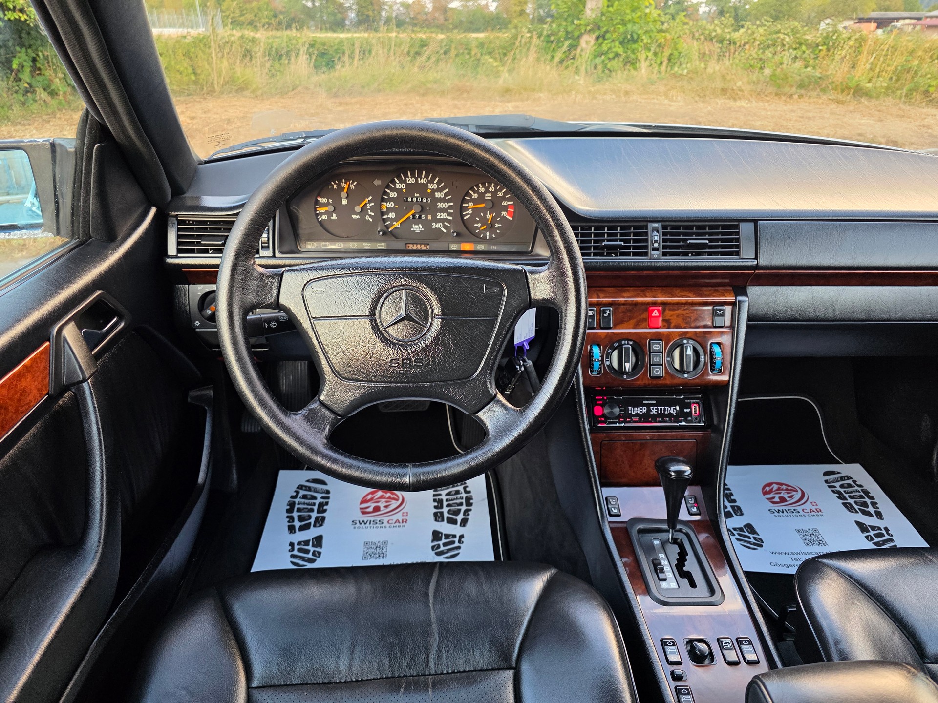 MERCEDES-BENZ E 220-image-9