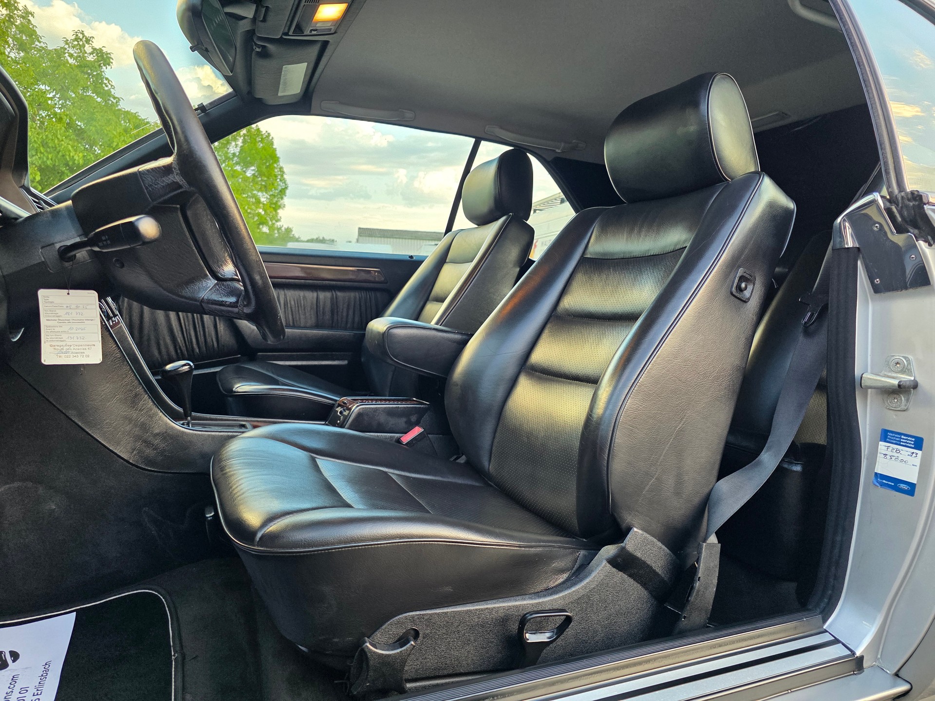 MERCEDES-BENZ E 220-image-10