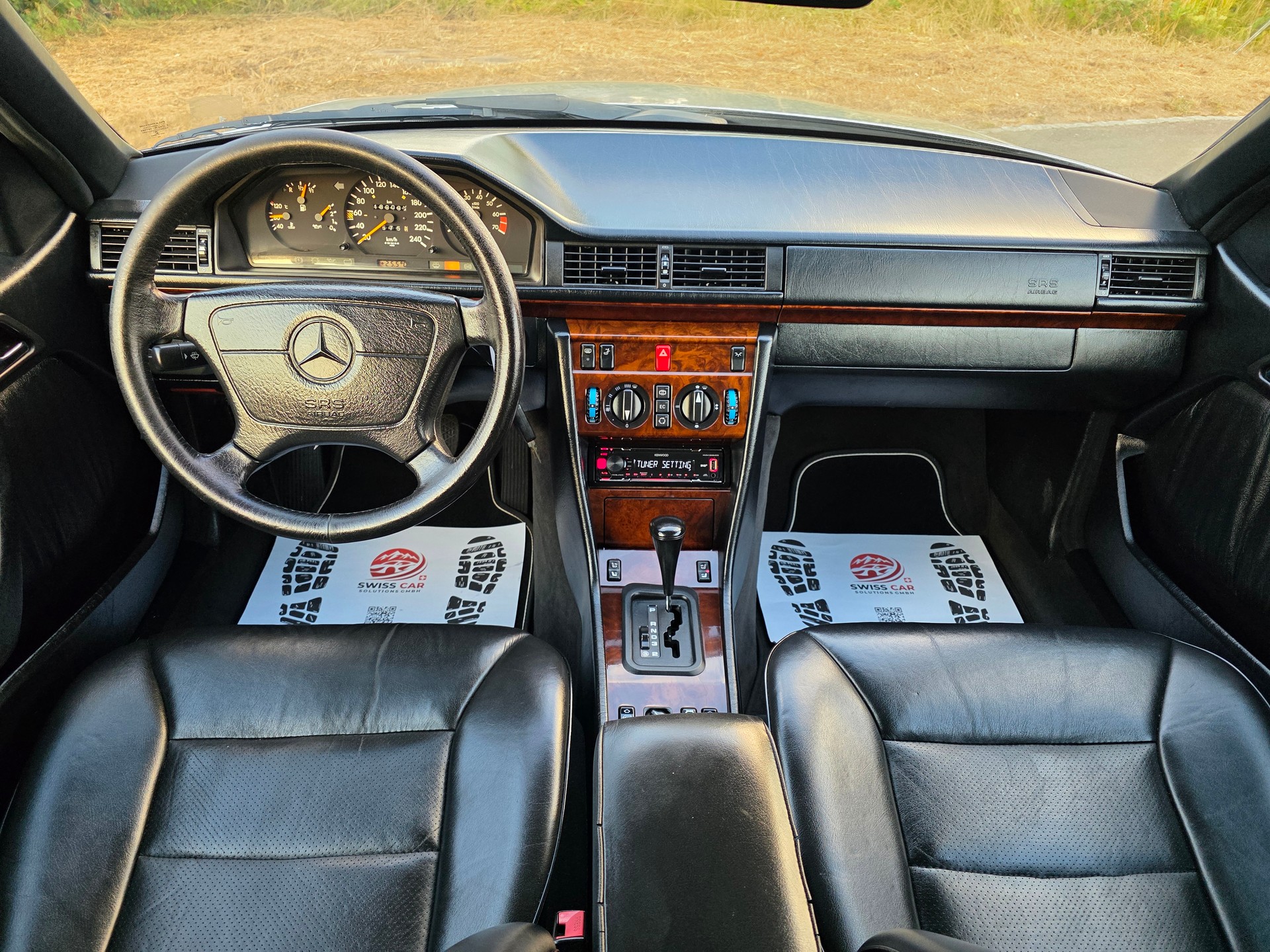 MERCEDES-BENZ E 220-image-6